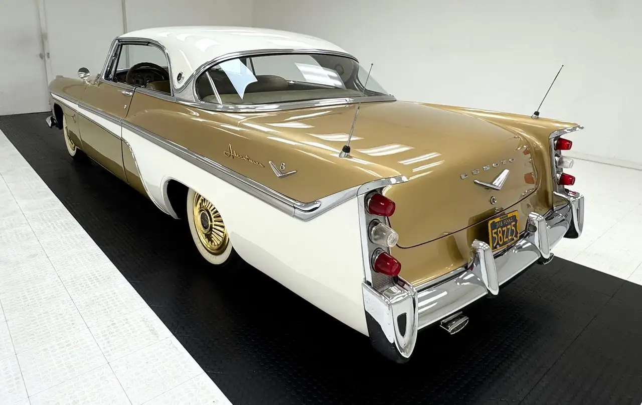DeSoto Adventurer 2 Door Hardtop, foto 3