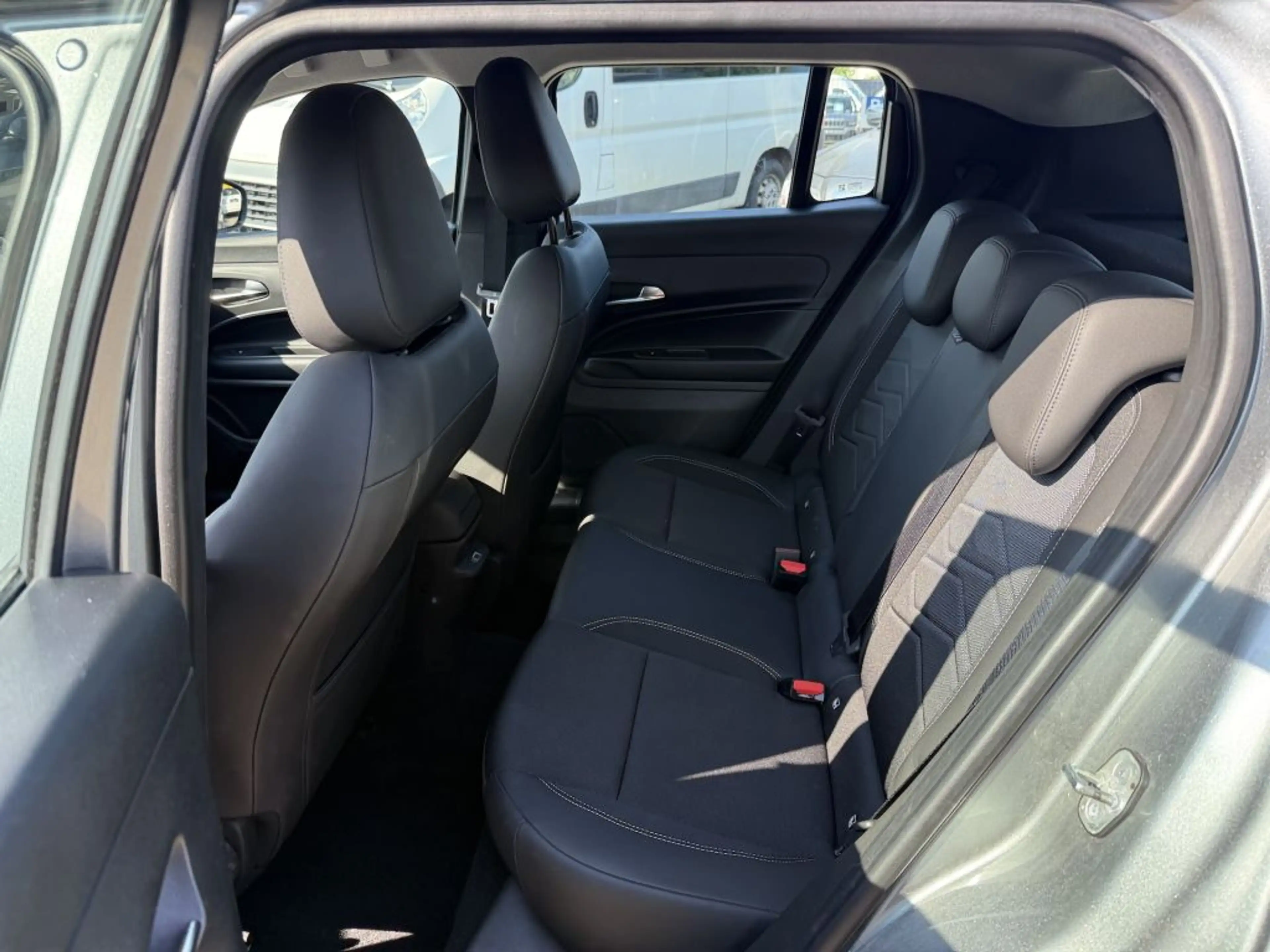 Jeep Avenger 1.2 GSE T3 Turbo-Benzin GDI Altitude — photo 12