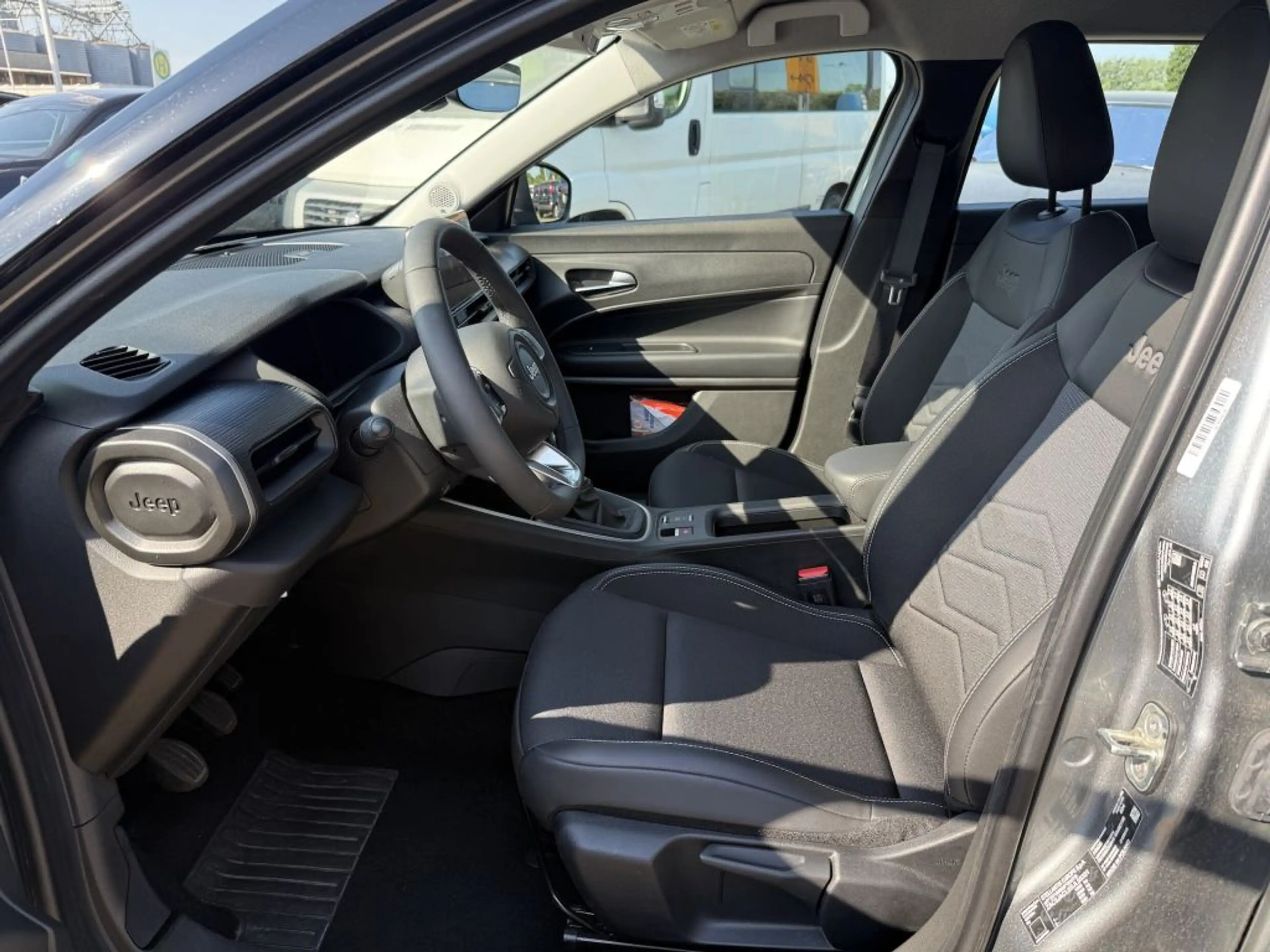 Jeep Avenger 1.2 GSE T3 Turbo-Benzin GDI Altitude — photo 9