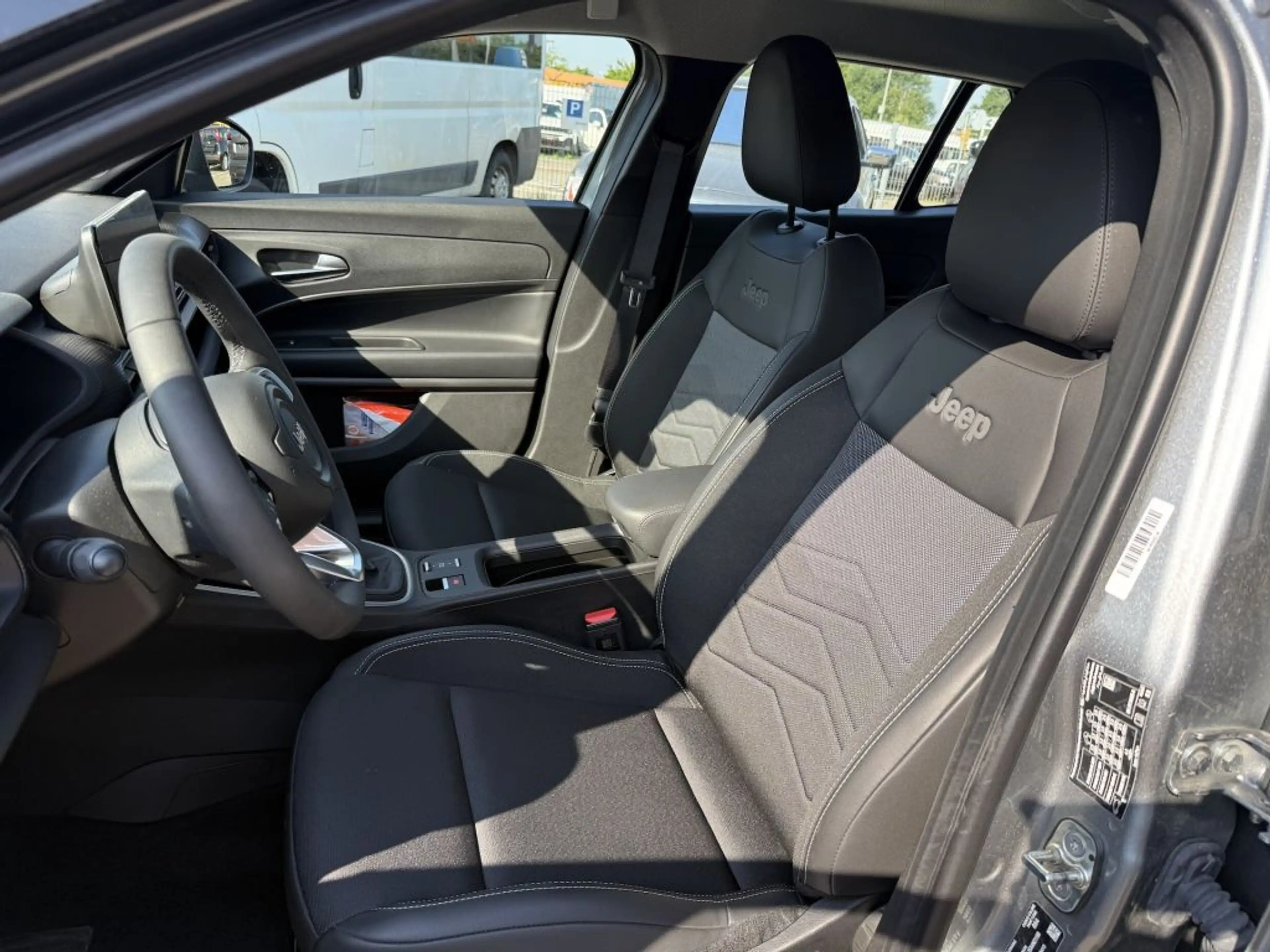 Jeep Avenger 1.2 GSE T3 Turbo-Benzin GDI Altitude — photo 11