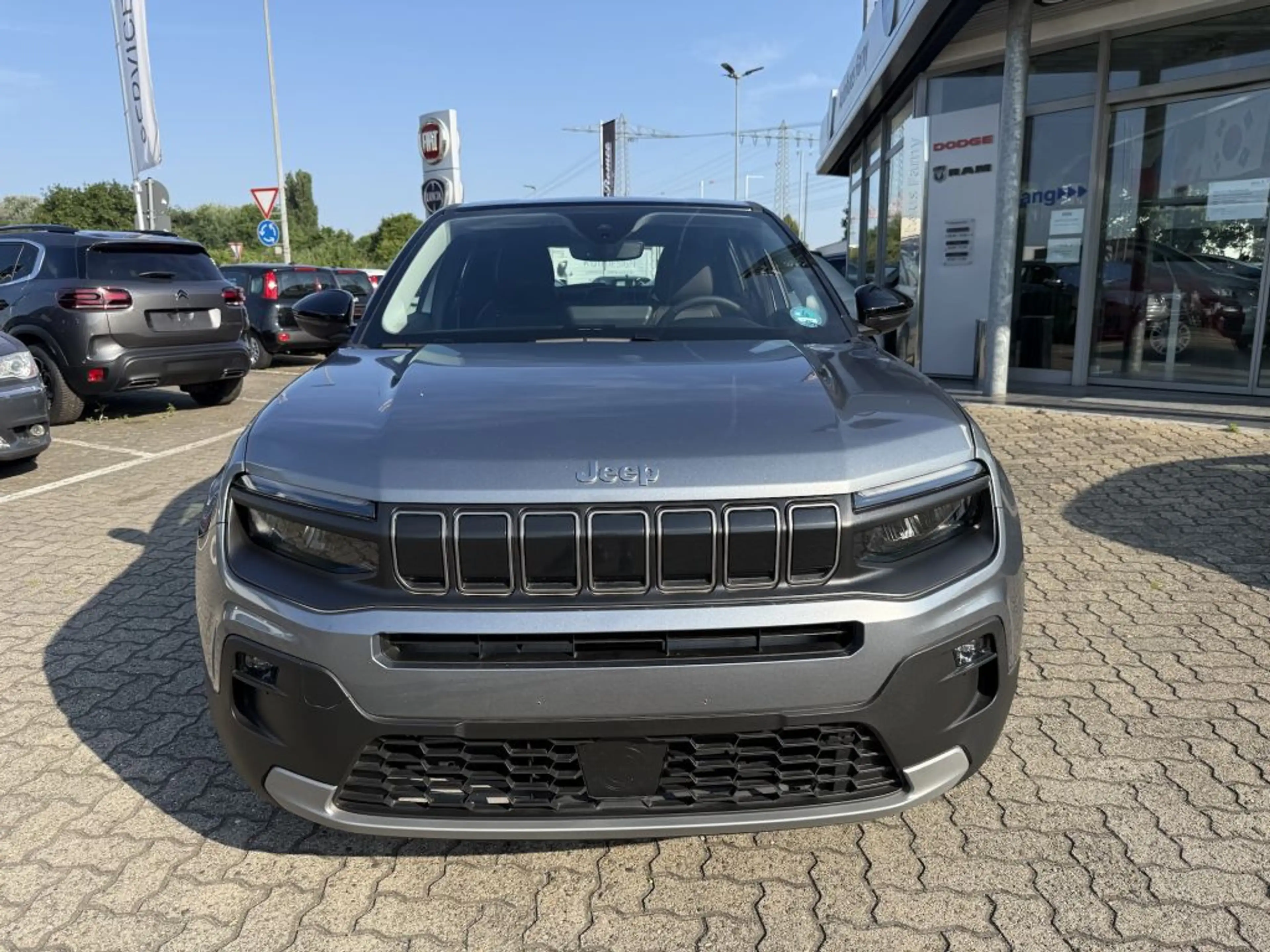 Jeep Avenger 1.2 GSE T3 Turbo-Benzin GDI Altitude — photo 2
