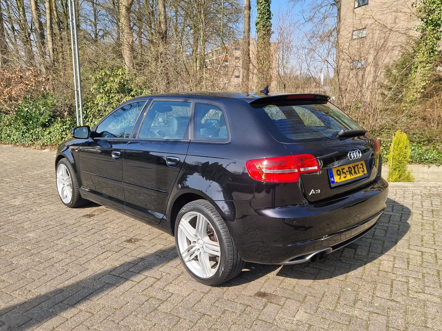 Audi A3 1.4 TFSI Amb. PL.S. Zwart - 2