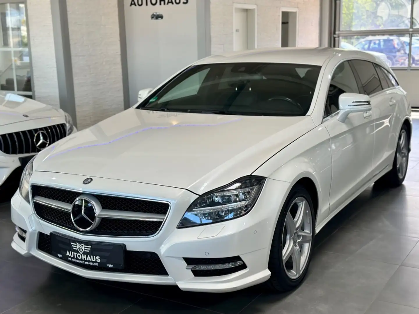 Mercedes-Benz CLS 350 4-Matic,AMG-Paket,TOP Blanco - 1