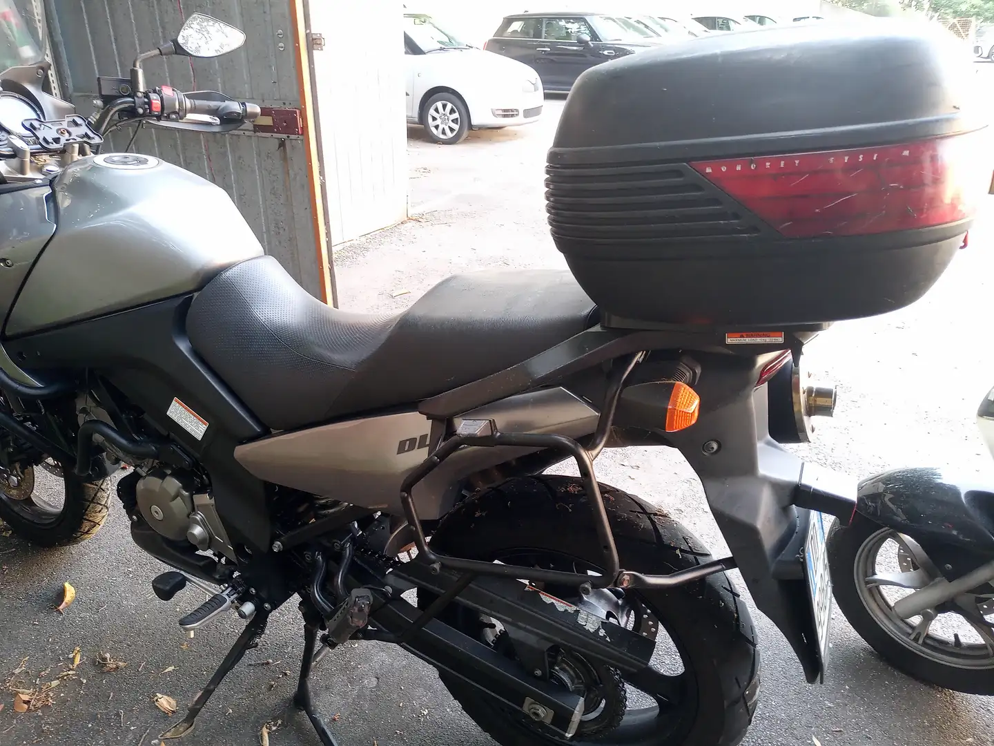 Suzuki V-Strom 650 Grau - 2