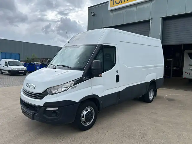 Iveco Daily Daily 35S14V 2.3 automaat lengte 2 dubbele lucht 3.5 ton trekgewicht