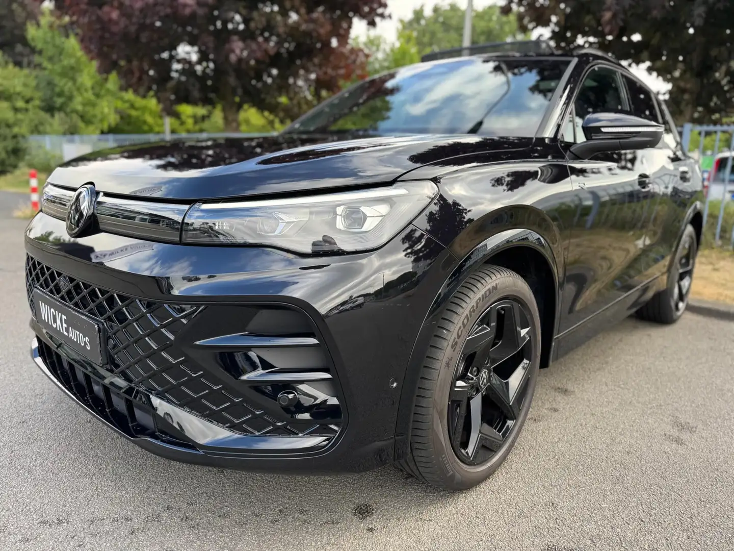 Volkswagen Tiguan 1.5 eTSI R-Line HeadUp Black pakket Pano H&K Trekh Nero - 2
