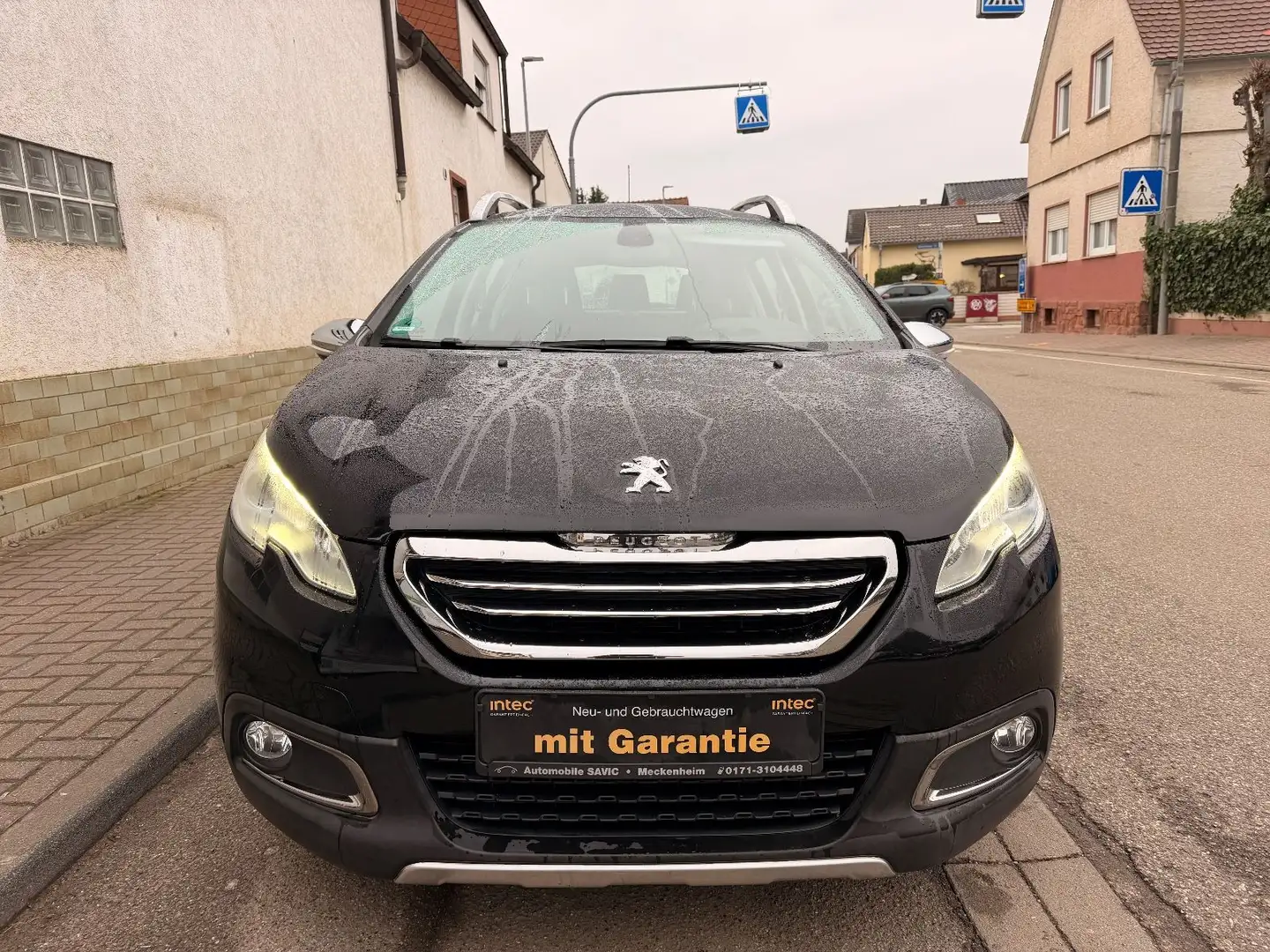 Peugeot 2008 Allure 1.2 e-THP/PureTech Schwarz - 2