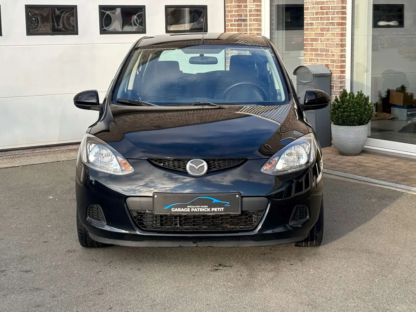 Mazda 2 2 1.3i 16v Active / 136000km / 12m waarborg Zwart - 2