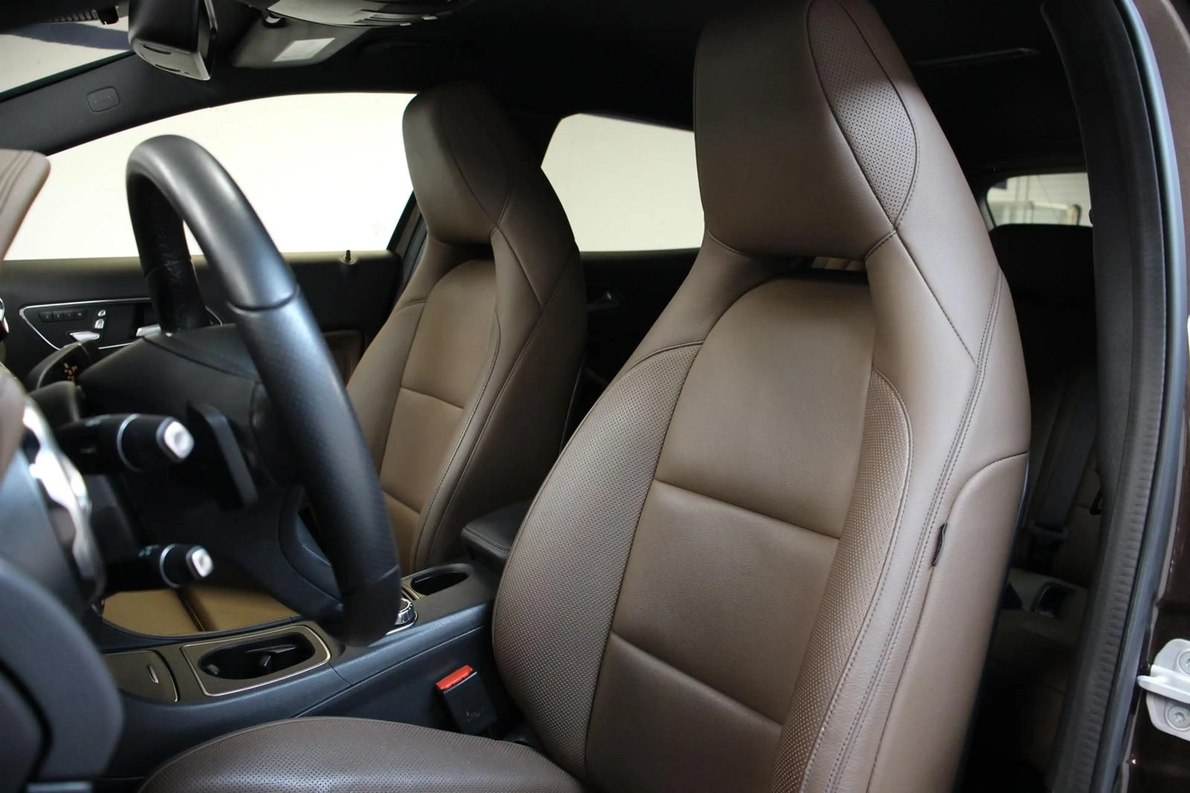Mercedes-Benz GLA 250 4Matic LED KAMERA NAVI LEDER S.HEFT STHZ — photo 10