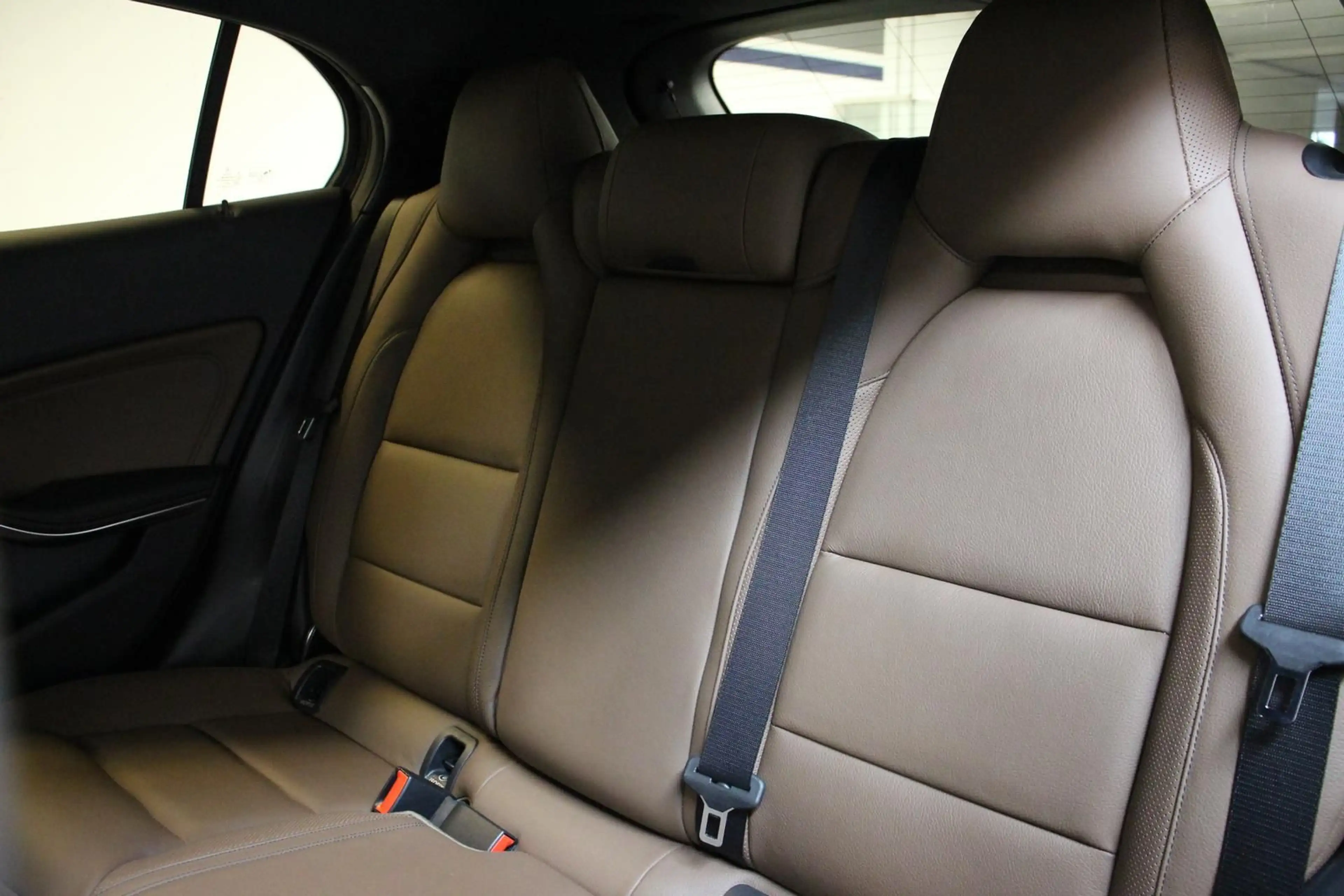 Mercedes-Benz GLA 250 4Matic LED KAMERA NAVI LEDER S.HEFT STHZ — photo 14