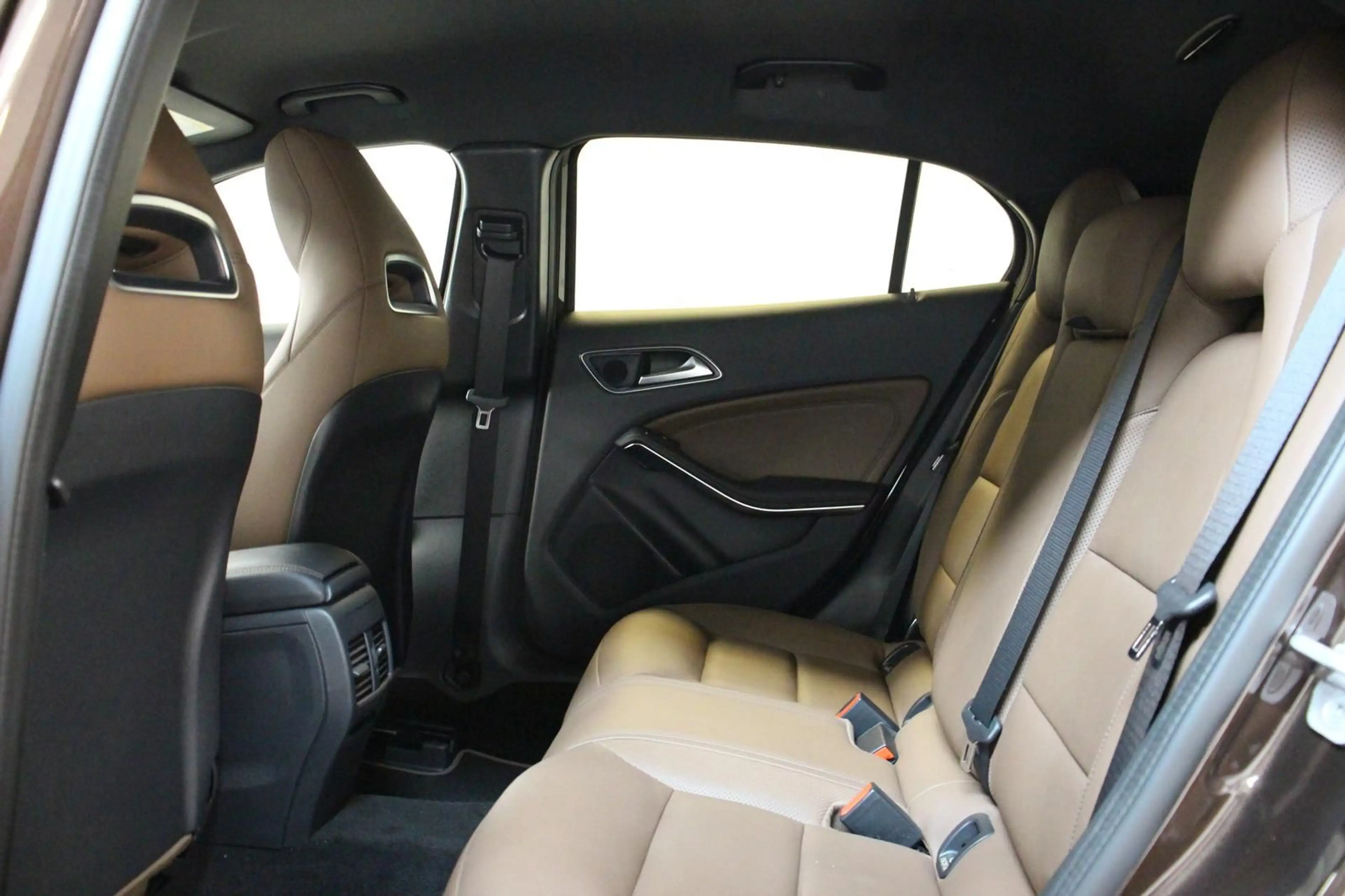 Mercedes-Benz GLA 250 4Matic LED KAMERA NAVI LEDER S.HEFT STHZ — photo 13