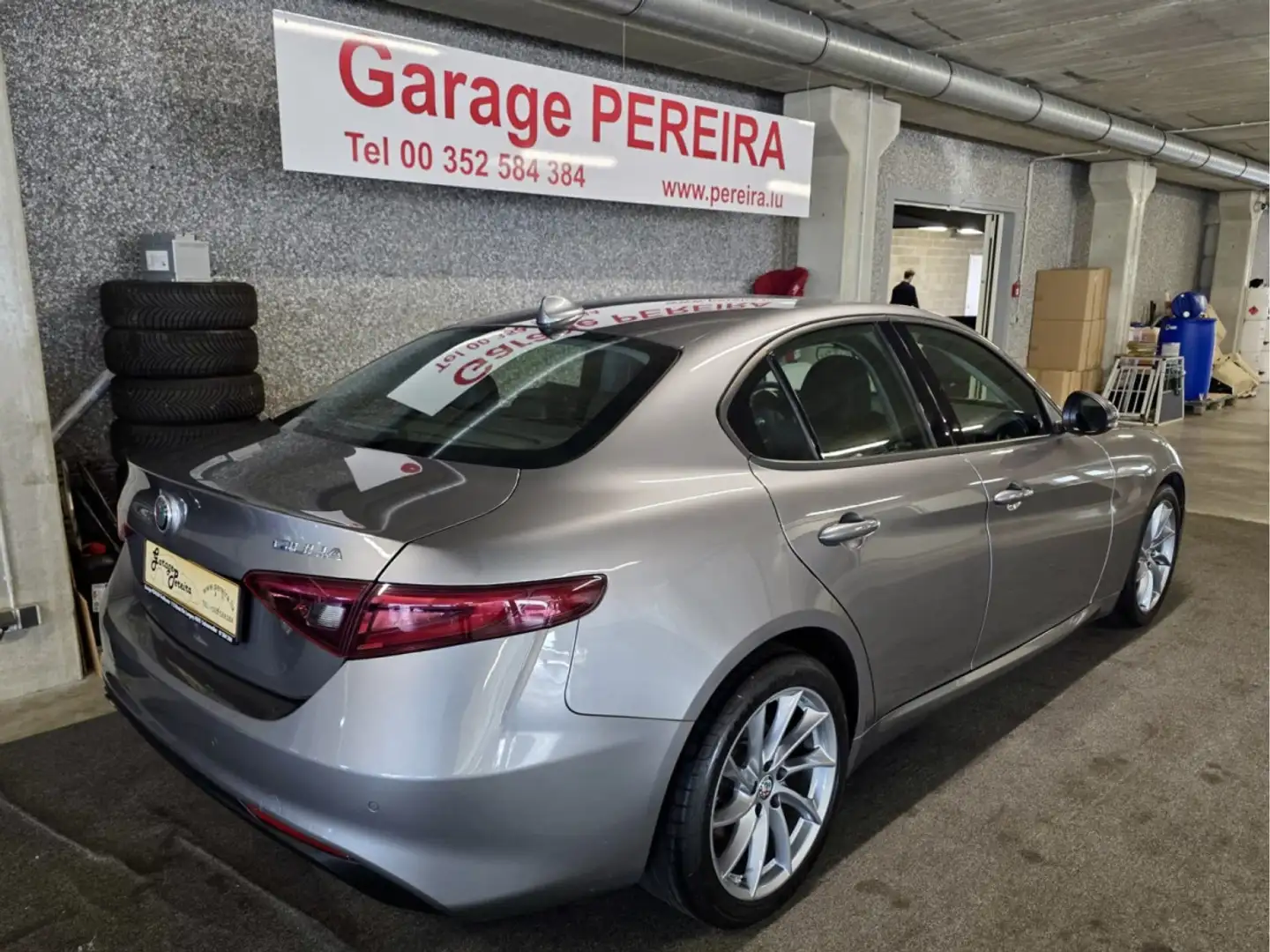 Alfa Romeo Giulia 2.2D NAVI Gris - 2
