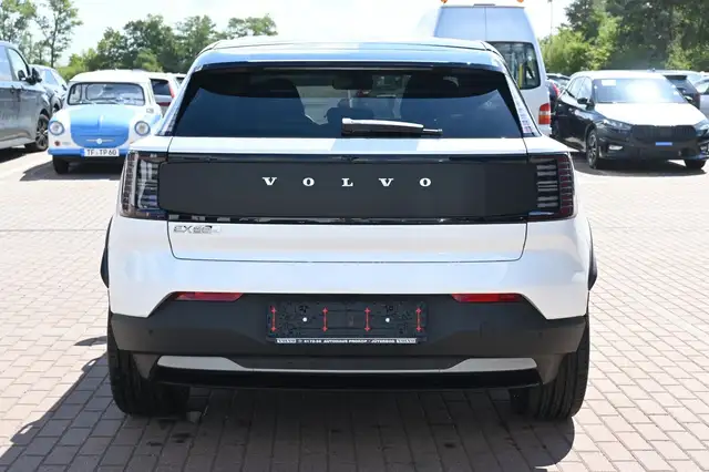 Volvo Ex30 view 4