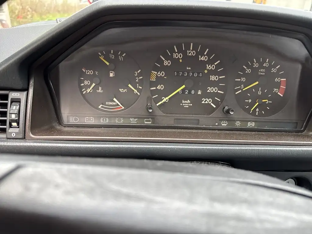 Mercedes-Benz E 230 1989 из Европы — купить под ключ
