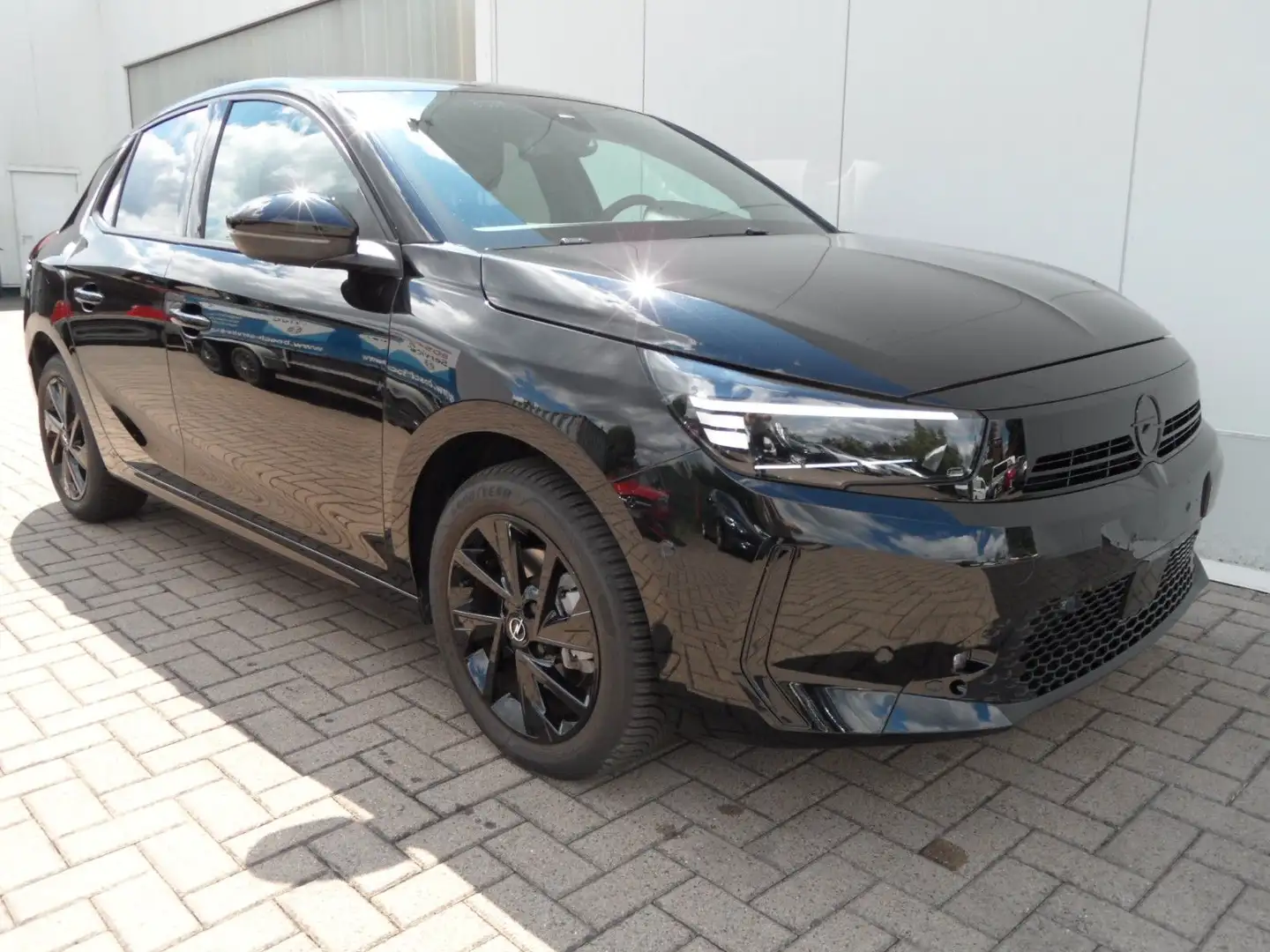Opel Corsa 1,2 GS Facelift+Navi+Klimaaut.+RFK+AT Schwarz - 2