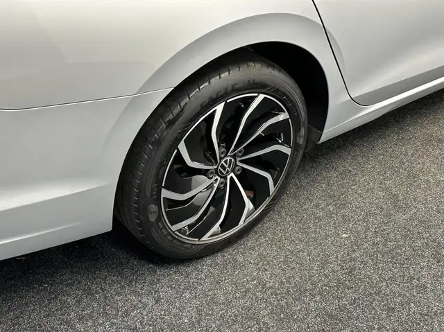 Volkswagen Golf view 11