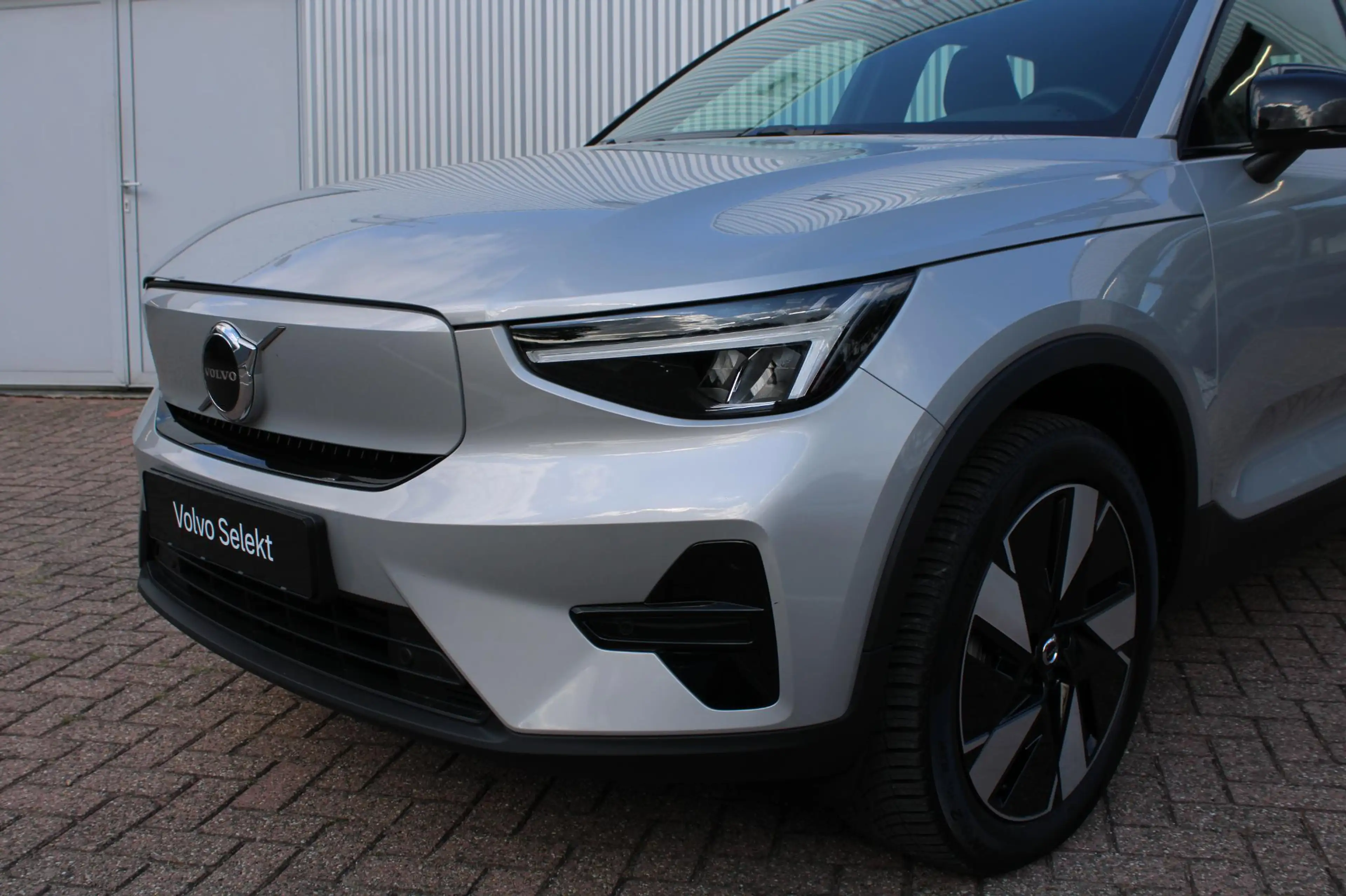 Volvo EX40 Single Motor Extended Range Plus 82 kWh | Trekhaak — photo 3