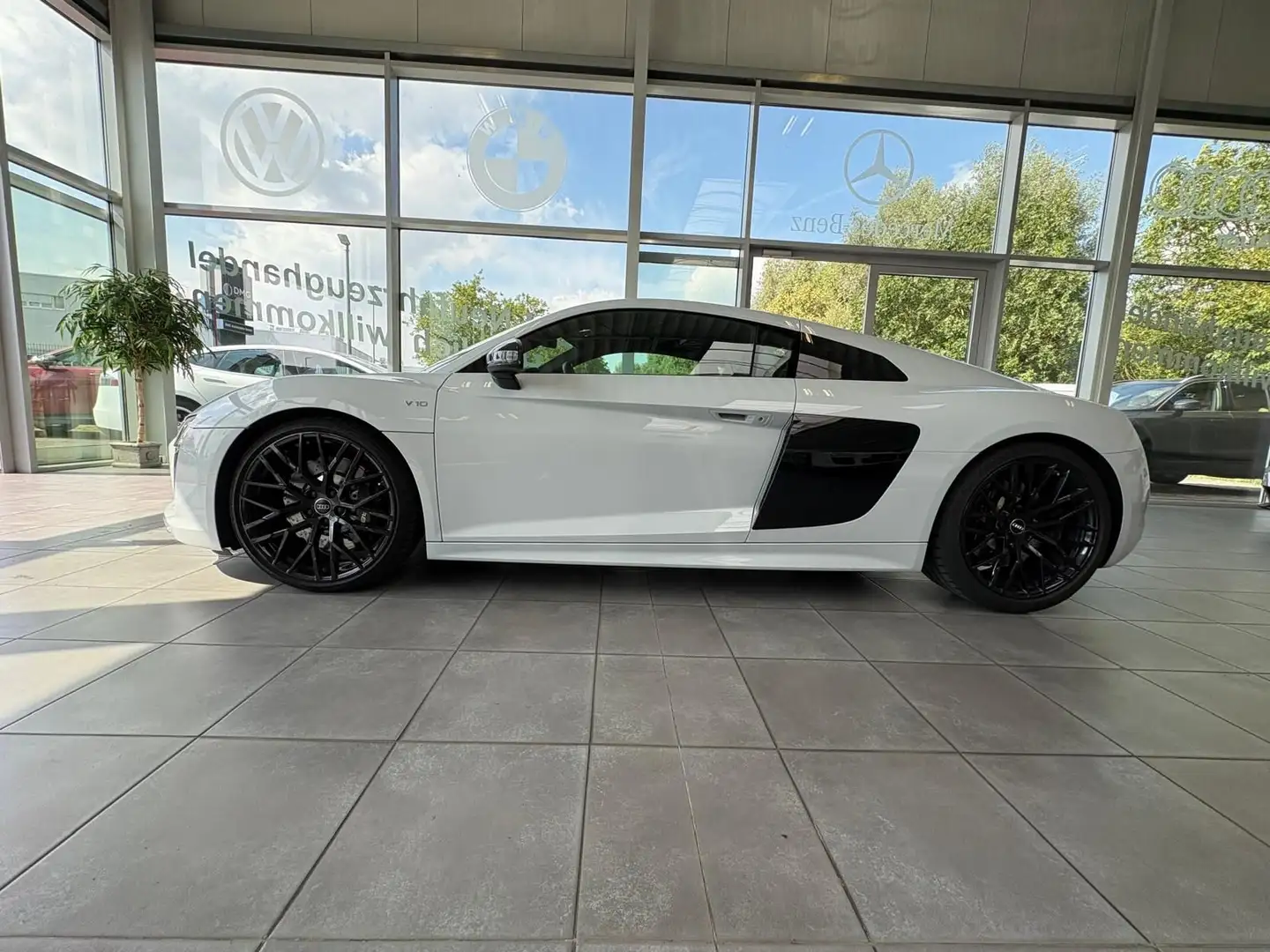 Audi R8 Coupe 5.2 FSI quattro/erst 19800 km Grau - 2