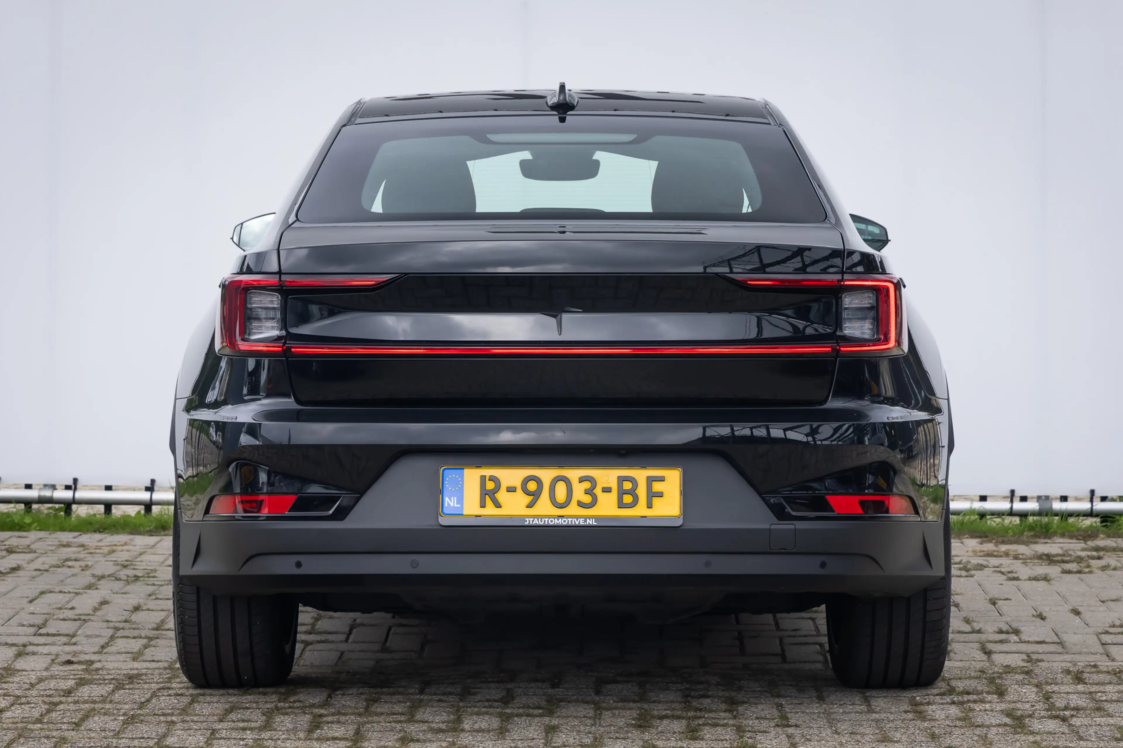Polestar 2 Standard range single motor 69 kWh son 94% 360 Cam — photo 6
