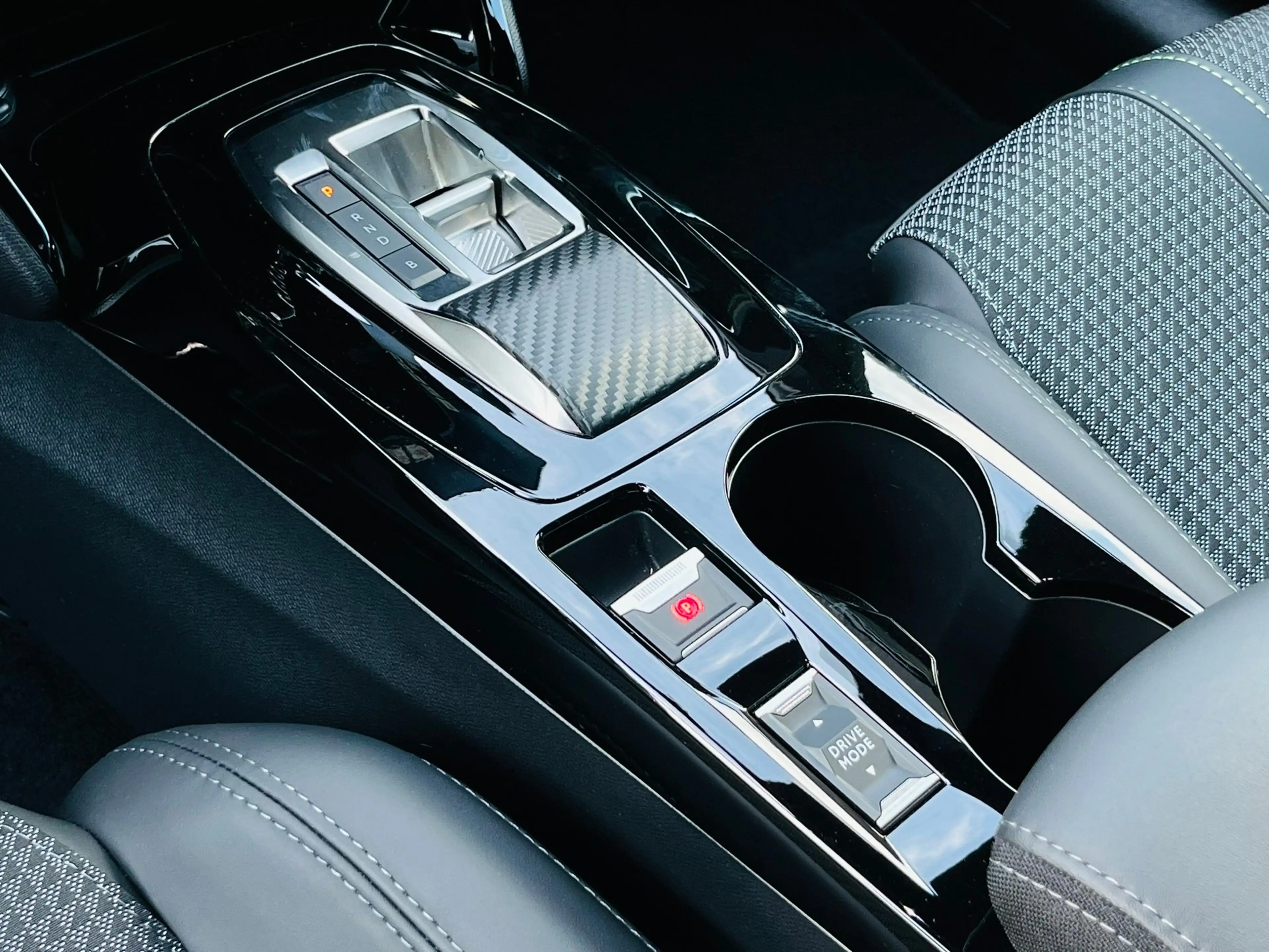 Peugeot e-208 EV GT 350 50 kWh Adaptive Cruise Control | Elektri — photo 29