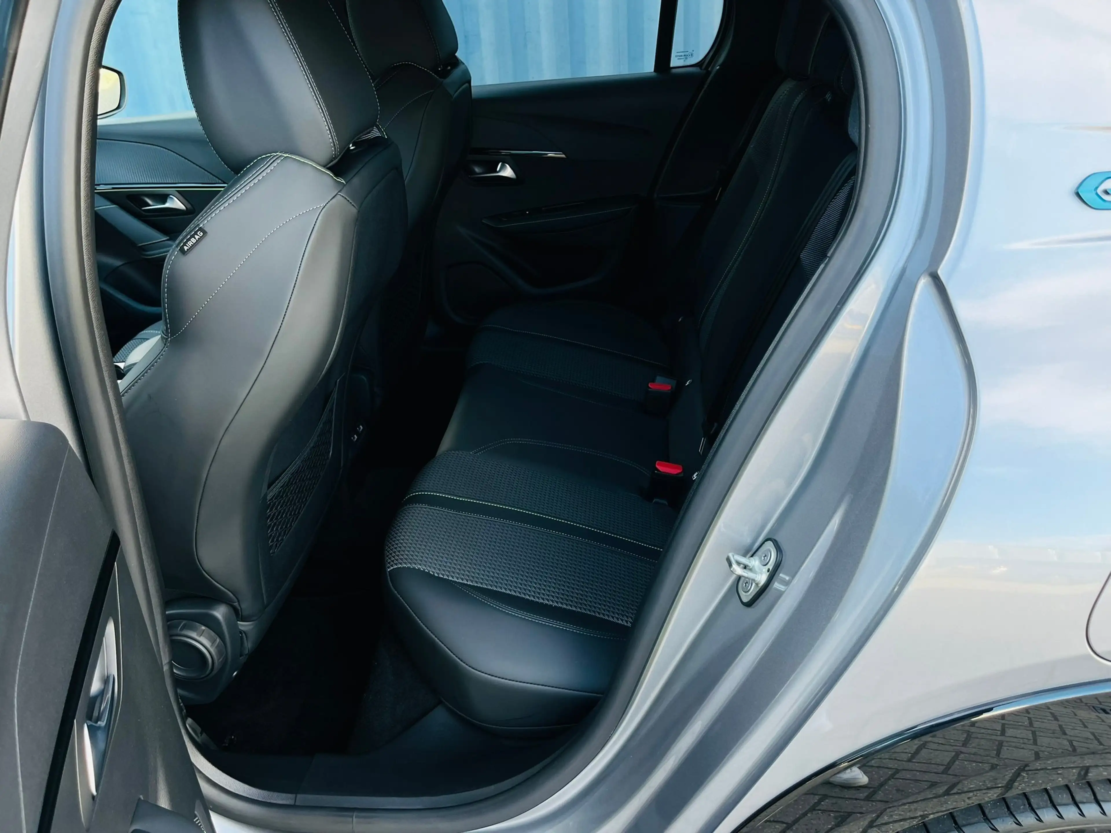 Peugeot e-208 EV GT 350 50 kWh Adaptive Cruise Control | Elektri — photo 13