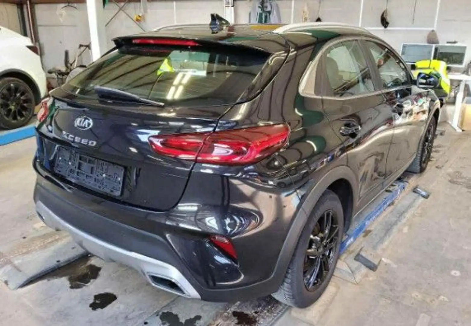 Kia XCeed 1.4 T-GDI AUT. JBL Sound Edition*NAVI*LED Schwarz - 2