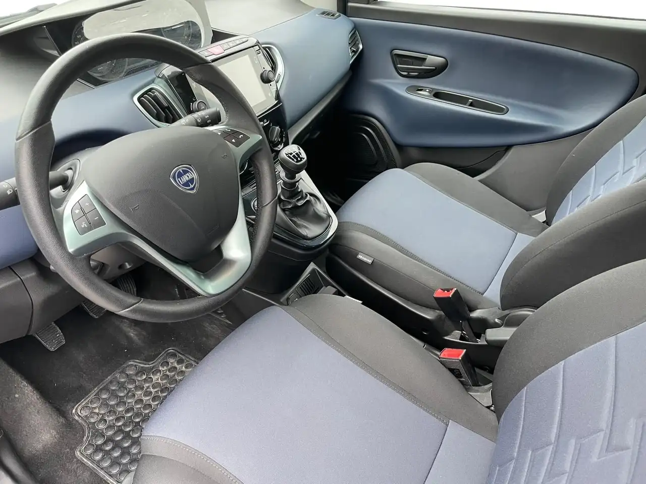 Lancia Ypsilon 2024 — фото 12