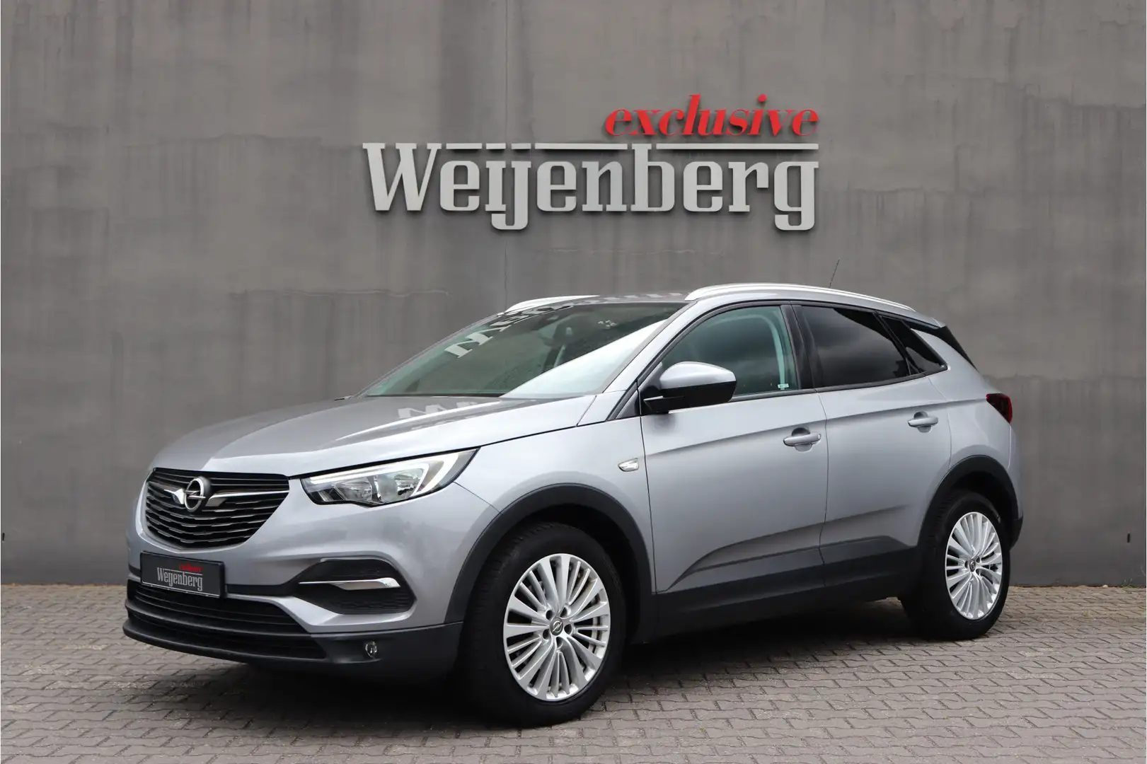 Opel Grandland X 1.2 Turbo Innovation Grijs - 1