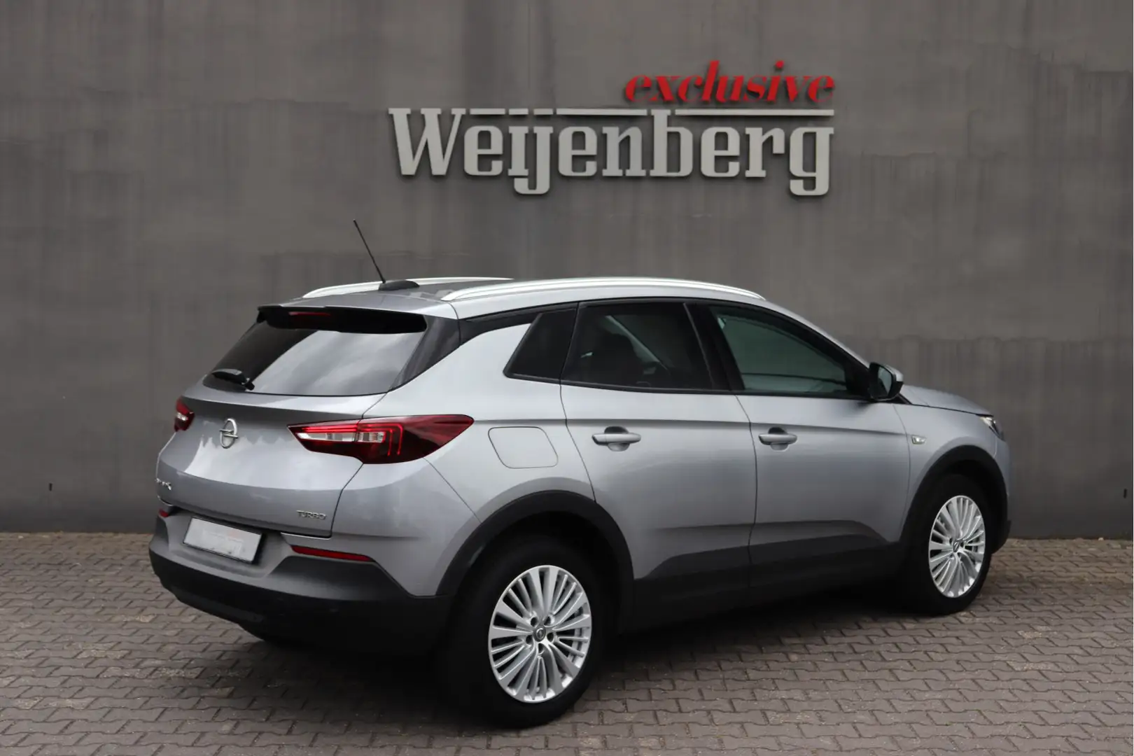 Opel Grandland X 1.2 Turbo Innovation Grijs - 2