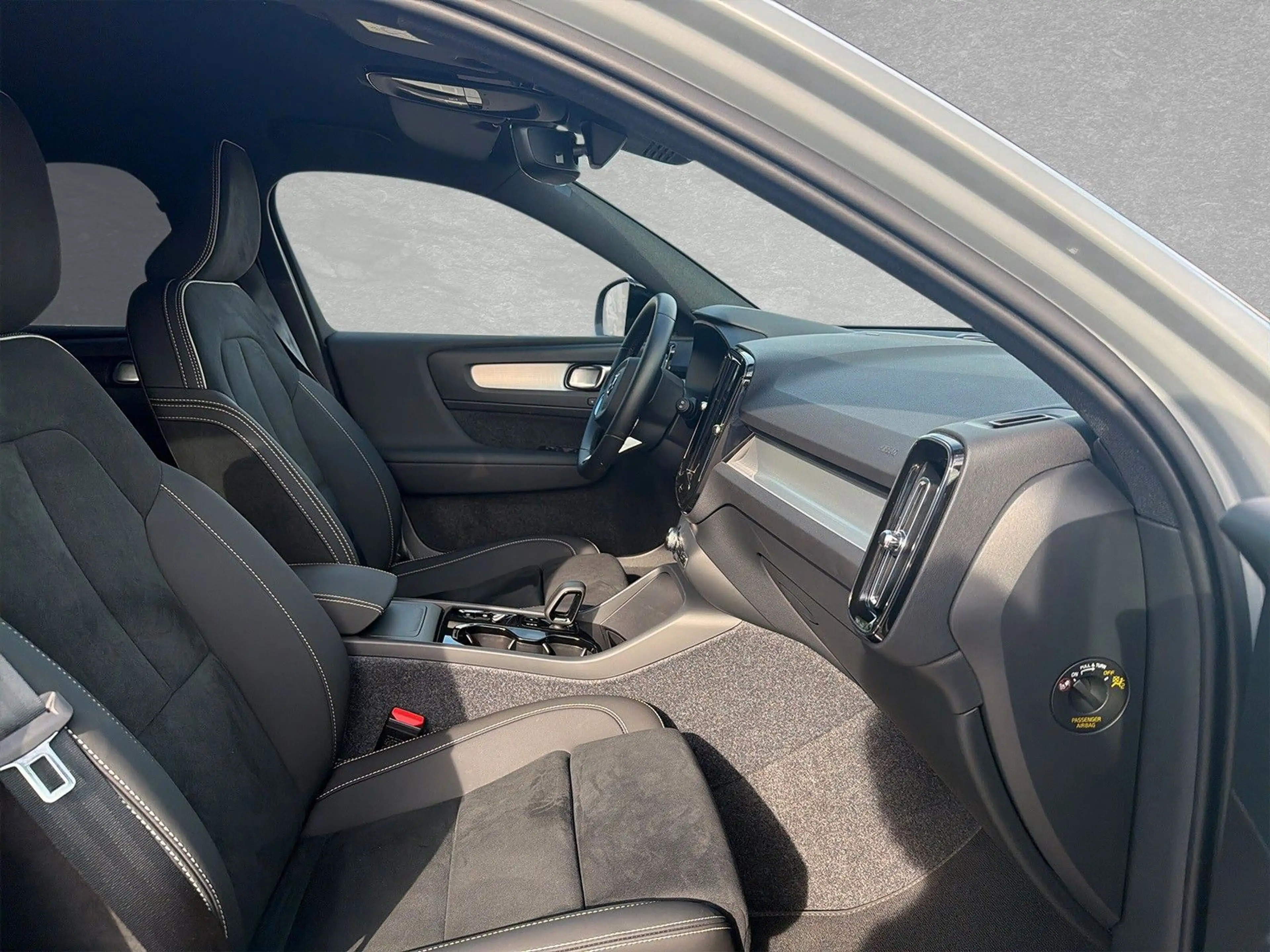 Volvo XC40 B3 Plus Black Edition ACC BLIS LED — photo 4