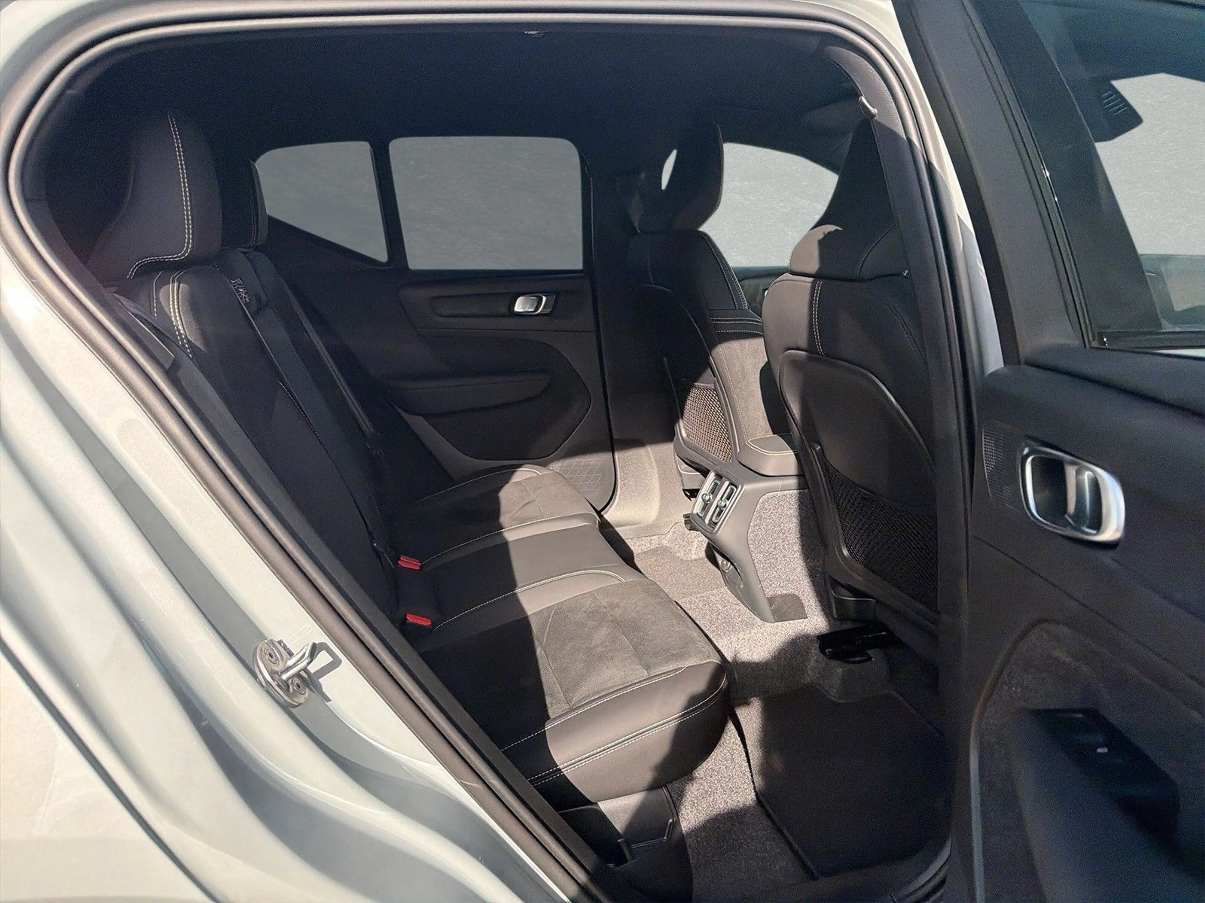 Volvo XC40 B3 Plus Black Edition ACC BLIS LED — photo 5