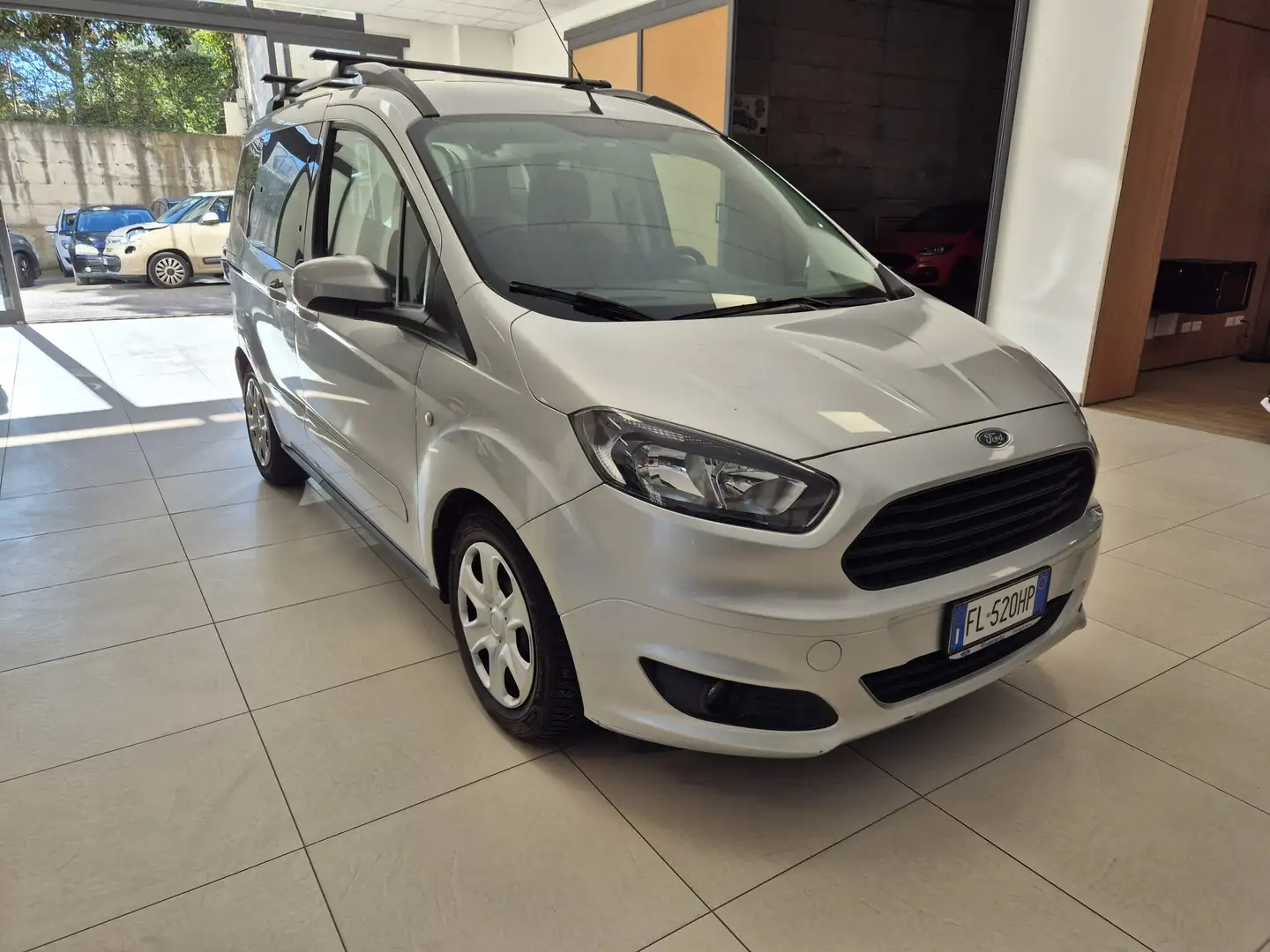 Ford Tourneo Courier Plus 1.500 cc TDCI 5 posti Argento - 2