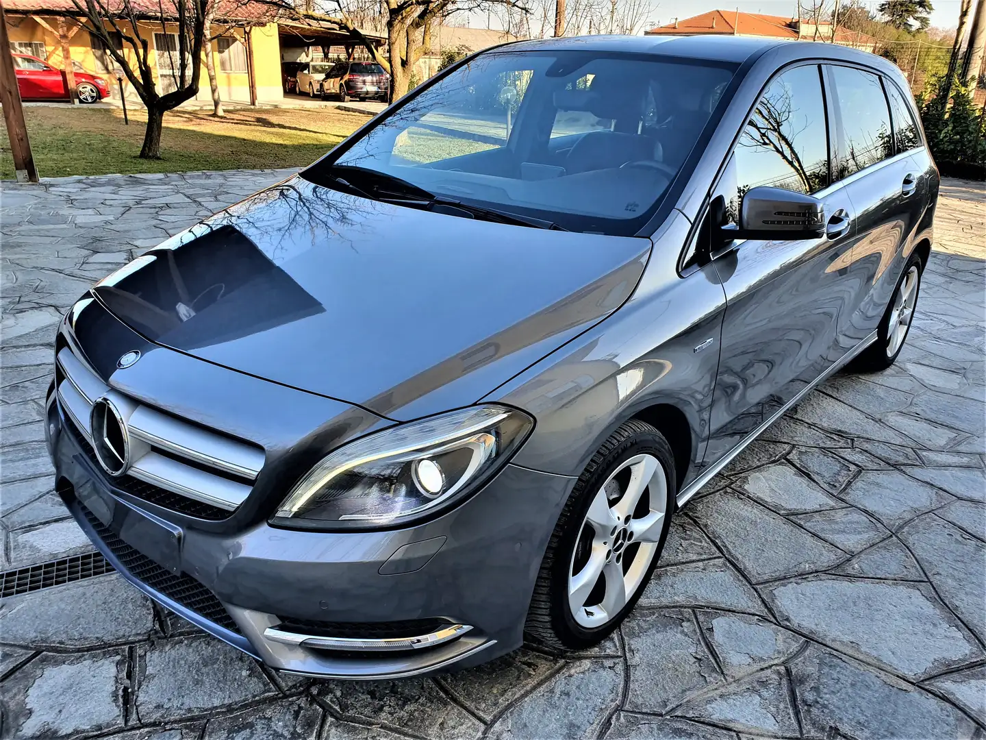Mercedes-Benz B 200 BlueEfficiency Premium Grigio - 1