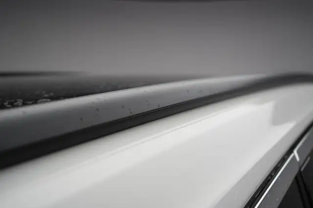 Volkswagen Touareg view 13
