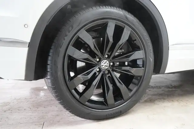 Volkswagen Touareg view 15