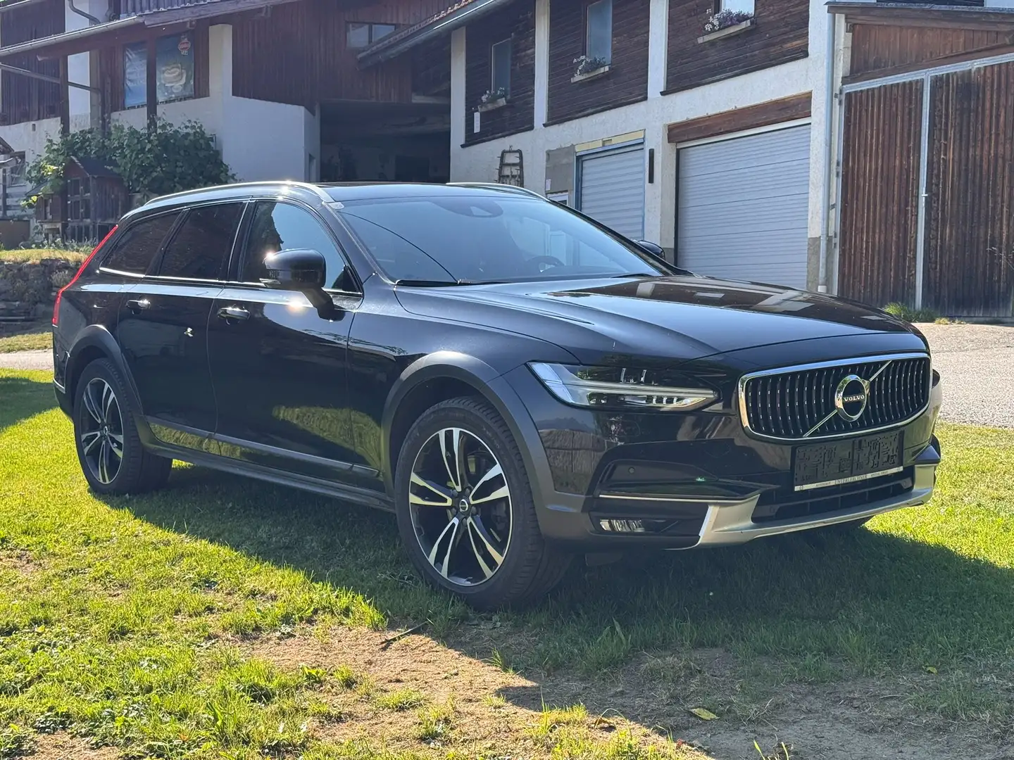 Volvo V90 Cross Country D4 AWD Geartronic Noir - 2