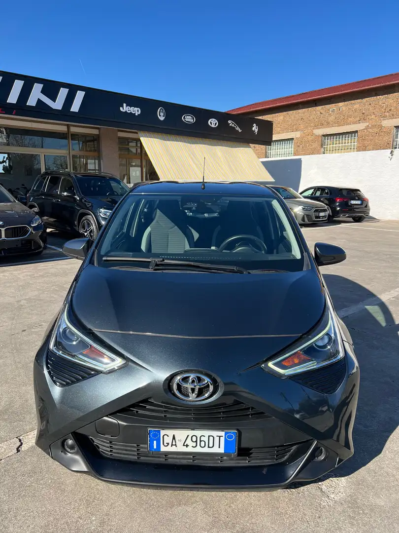Toyota Aygo Aygo II 2018 5p 5p 1.0 x-play m-mt 72cv Gris - 2