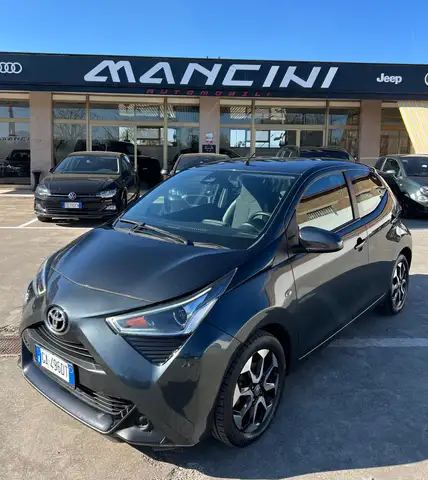 Toyota Aygo Aygo II 2018 5p 5p 1.0 x-play m-mt 72cv