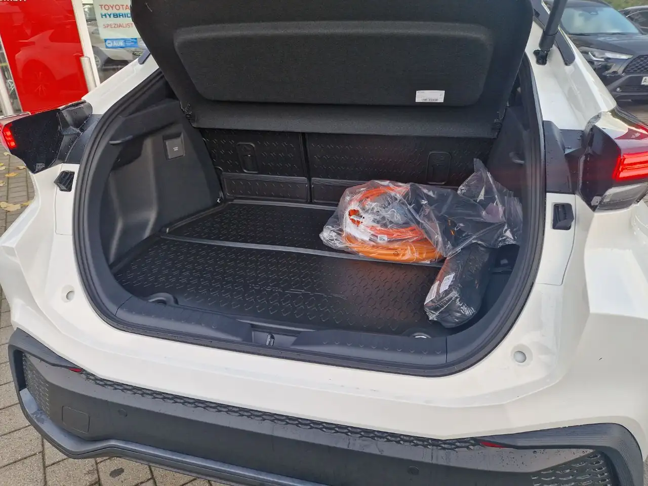 Toyota C-HR 2,0 Hybrid Plug-In 4x2 Teamplayer 7
