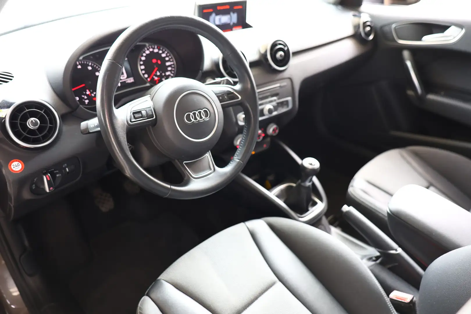 Audi A1 1.0 TFSI Ultra Sport PANO NAVI LED BLUET PDC CRUIS Bruin - 2