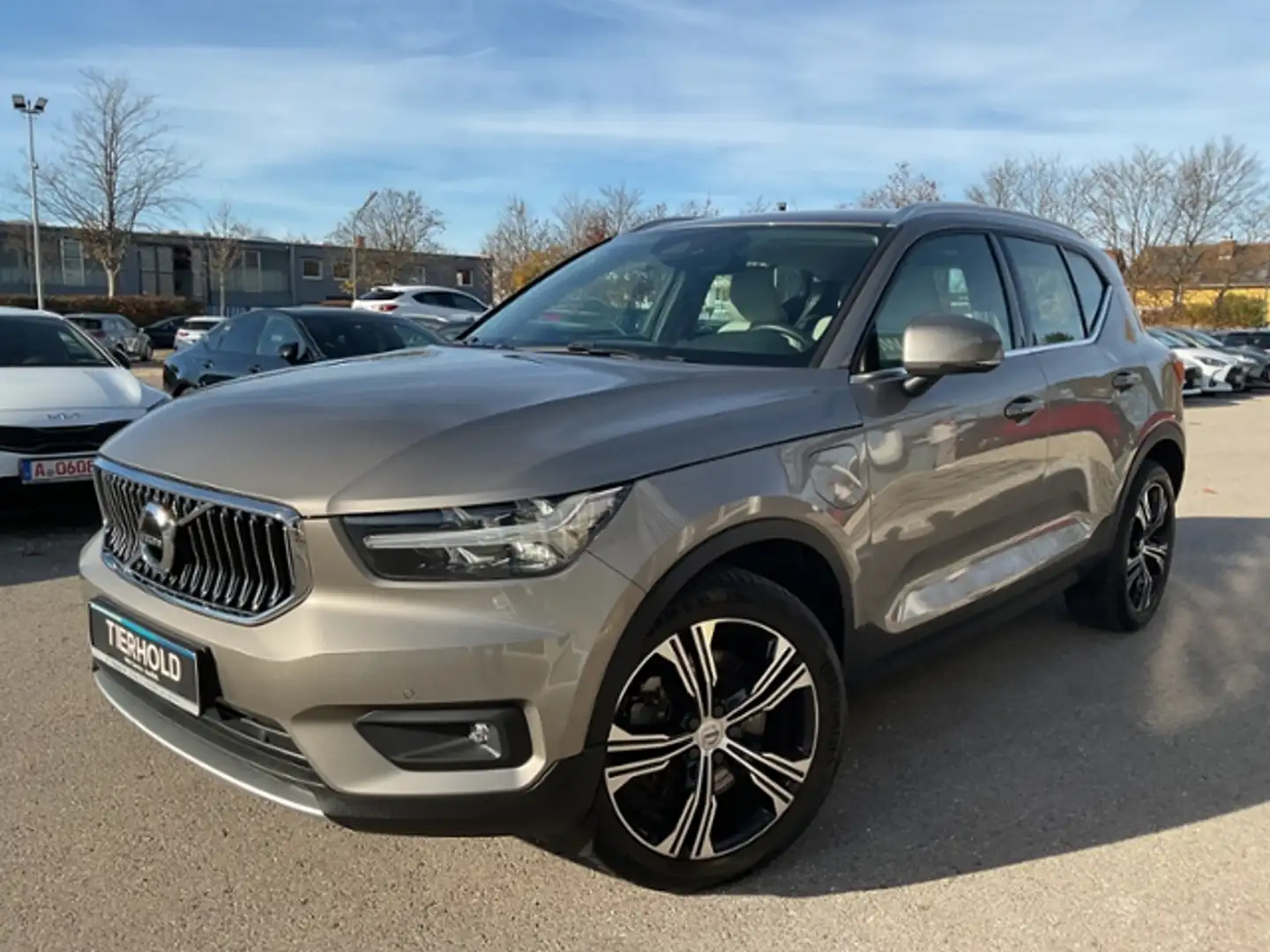 Volvo XC40 T5 Inscription Plug-In 2WD LEDER Kamera Nav Gris - 2