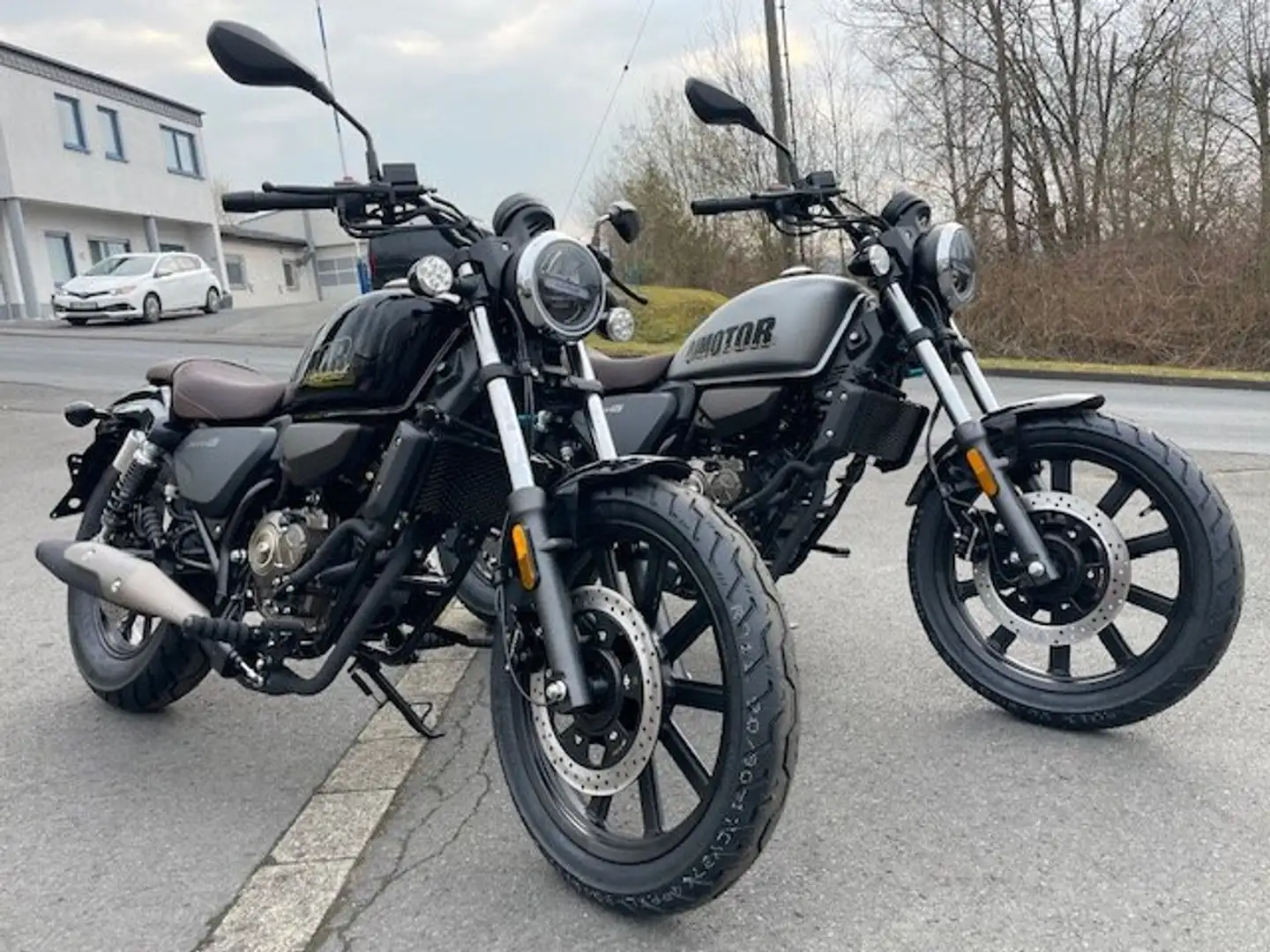 QJ Motor SRV 125 EURO 5+ Model 2025 Schwarz - 1