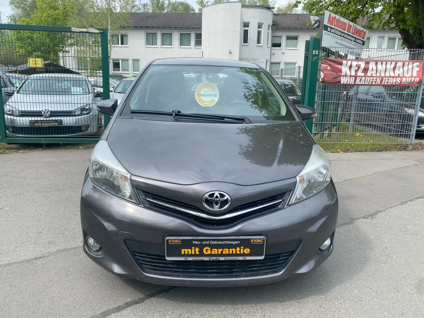 Toyota Yaris Life Aut. NUR 31.000KM Grau - 2