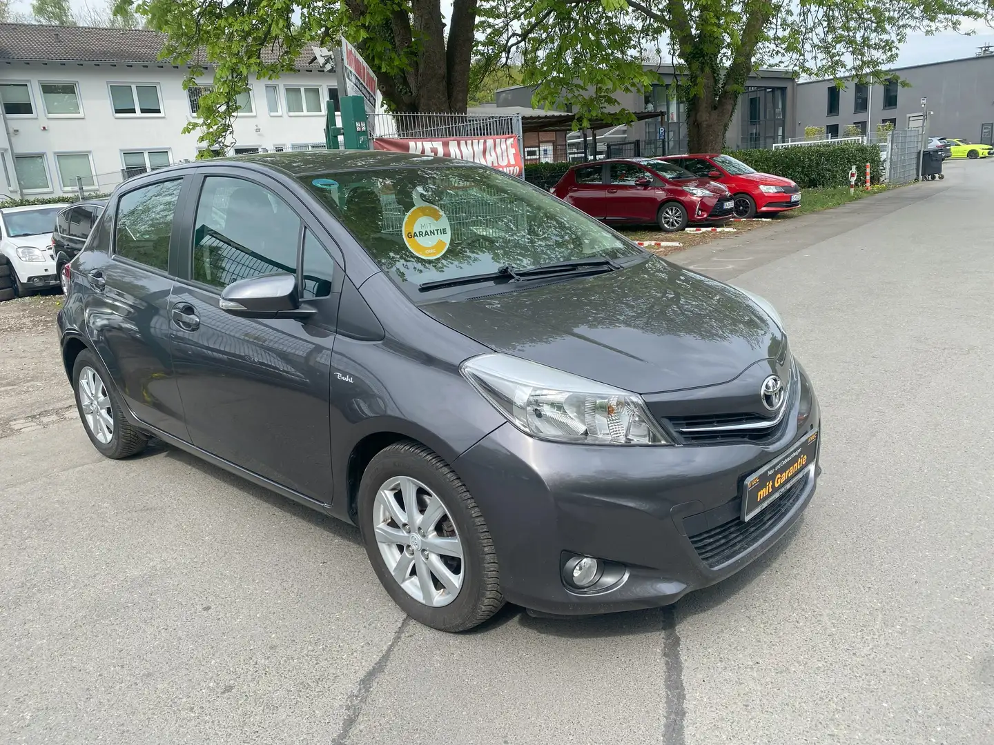 Toyota Yaris Life Aut. NUR 31.000KM Grau - 1