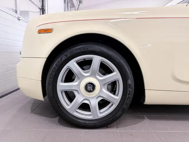 Rolls-Royce Phantom Coupe Coachline Chardonnay Metallic Bespoke Spec Ansicht 9