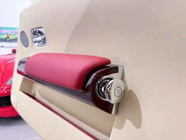 Rolls-Royce Phantom Coupe Coachline Chardonnay Metallic Bespoke Spec Ansicht 30