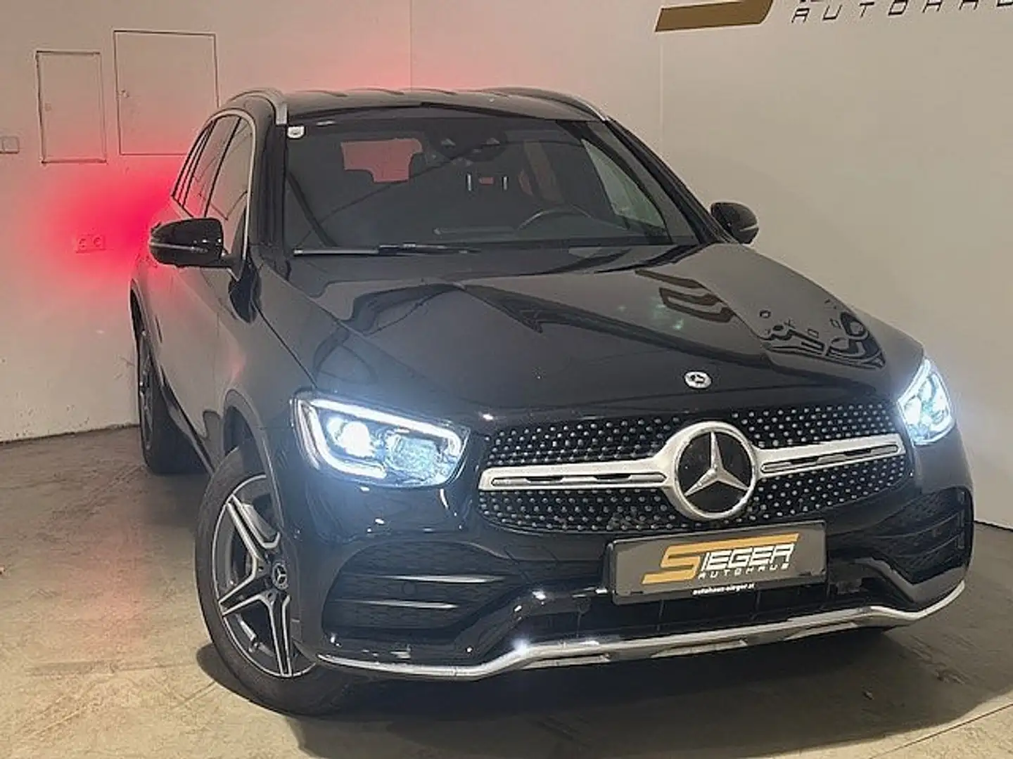 Mercedes-Benz GLC 220 d 4MATIC Aut.*AMG-LINE*AHK*360°* Schwarz - 2