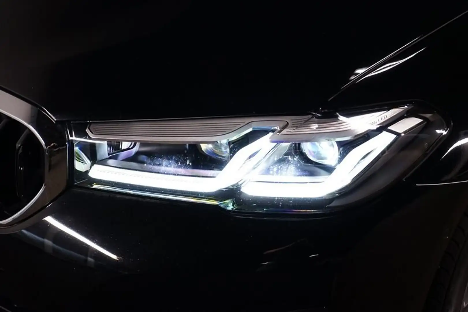 BMW 530 e Touring Kamera/AHK/AUT/LED/Luft/RFK/SHZ/Virtual/ Fekete - 2