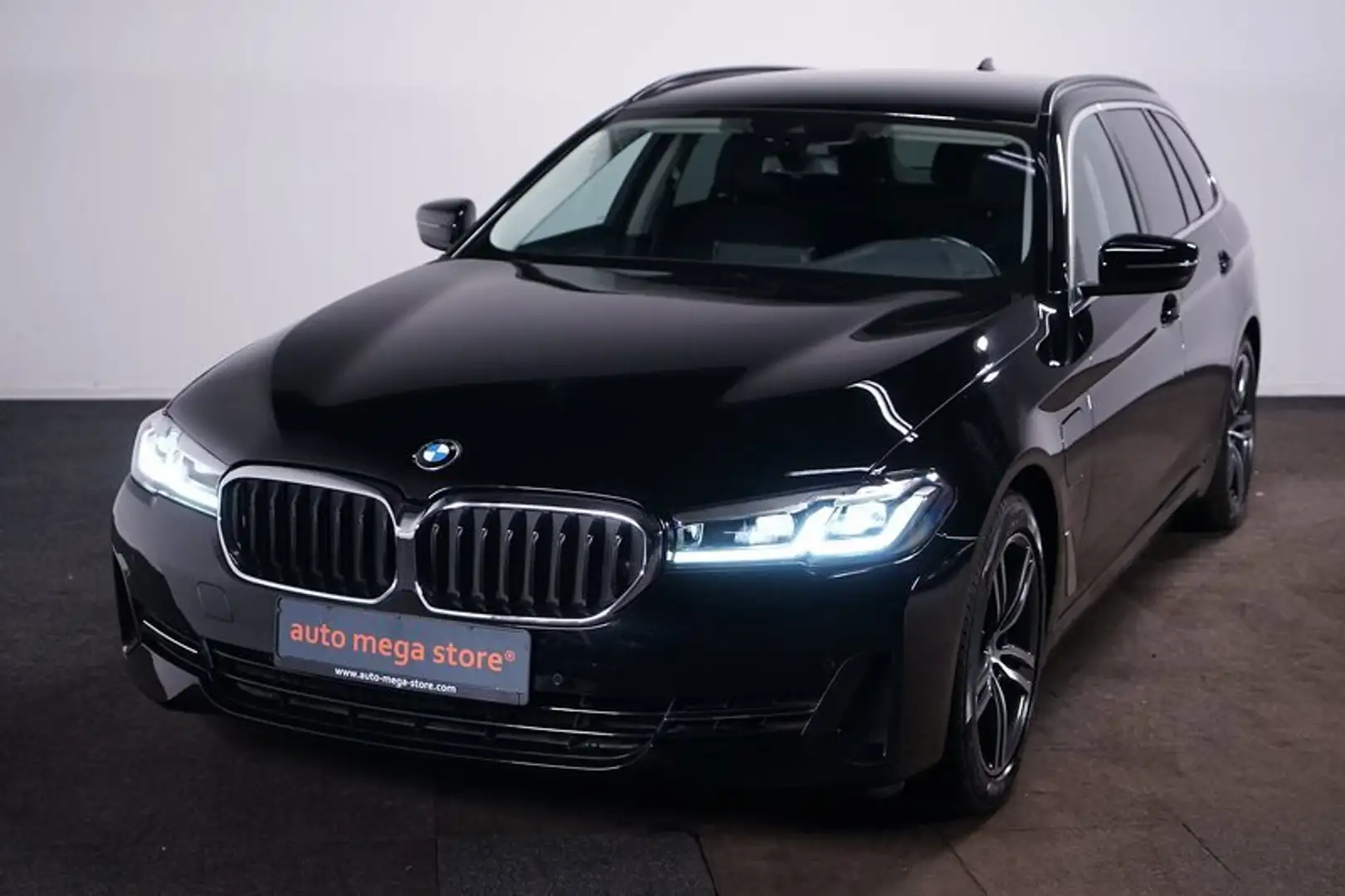 BMW 530 e Touring Kamera/AHK/AUT/LED/Luft/RFK/SHZ/Virtual/ Fekete - 1