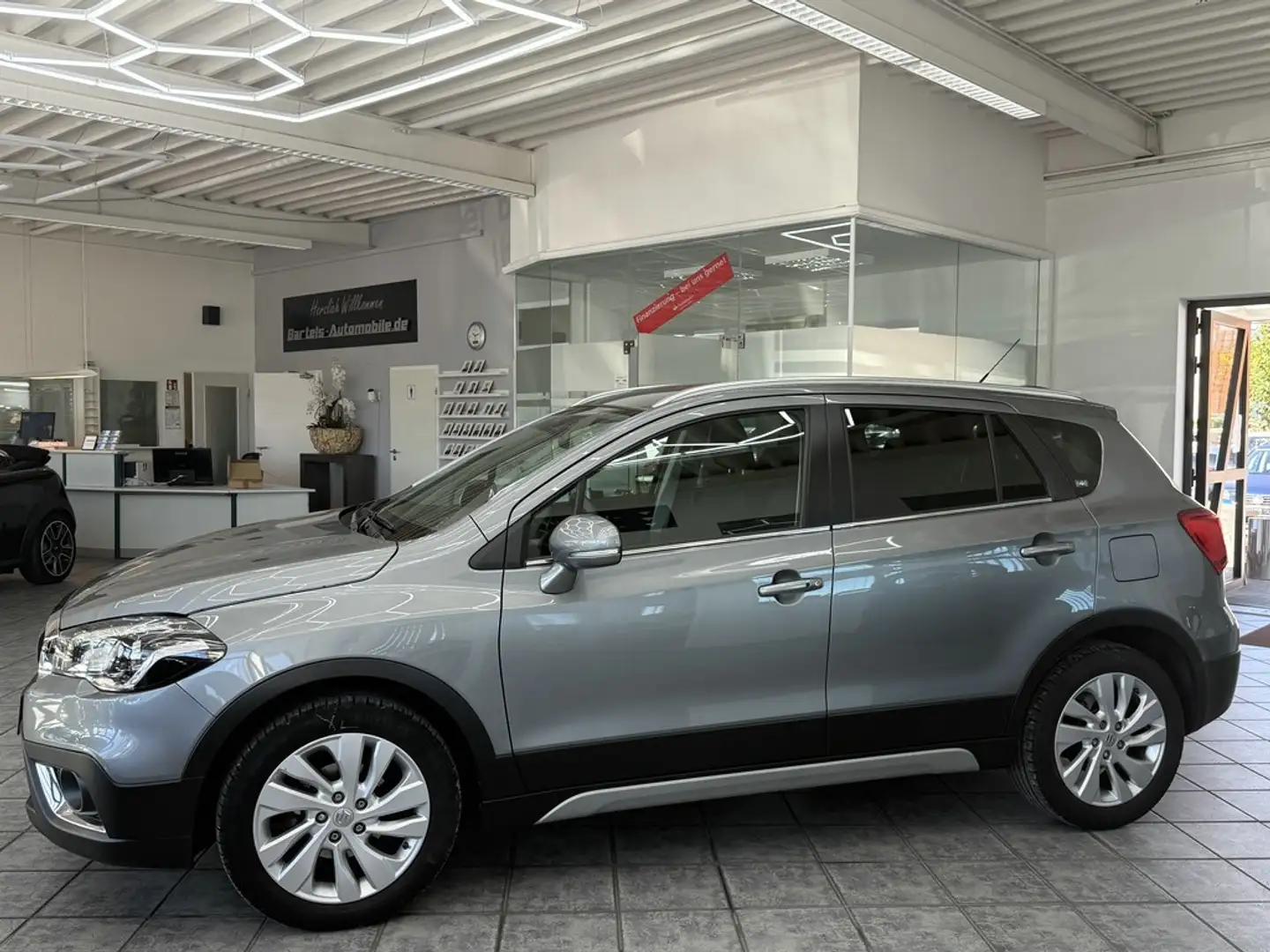 Suzuki SX4 1.0 Boosterjet Club, LED, Autom., Klima Grau - 2